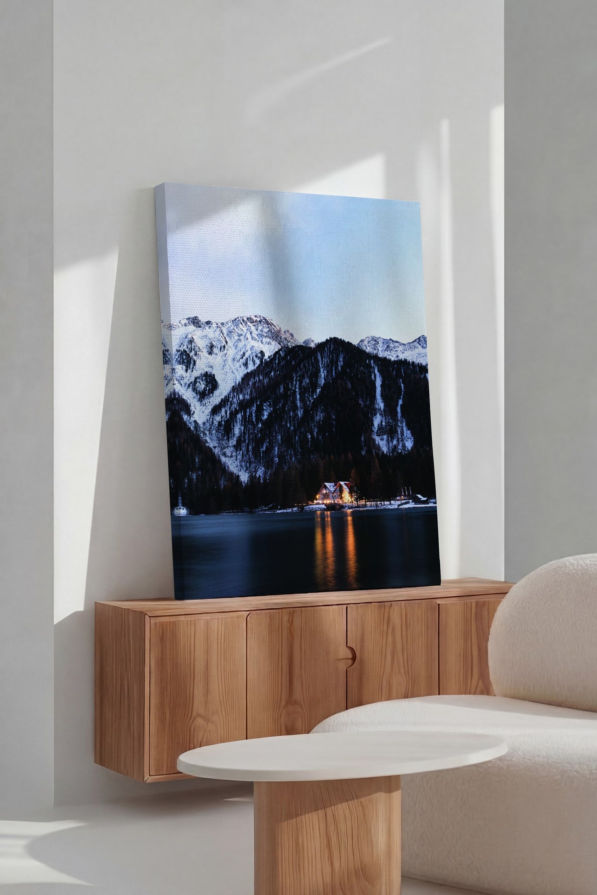 Dağ Manzarası ile Göl Kenarında Ev Fotoğraf Kanvas Tablo