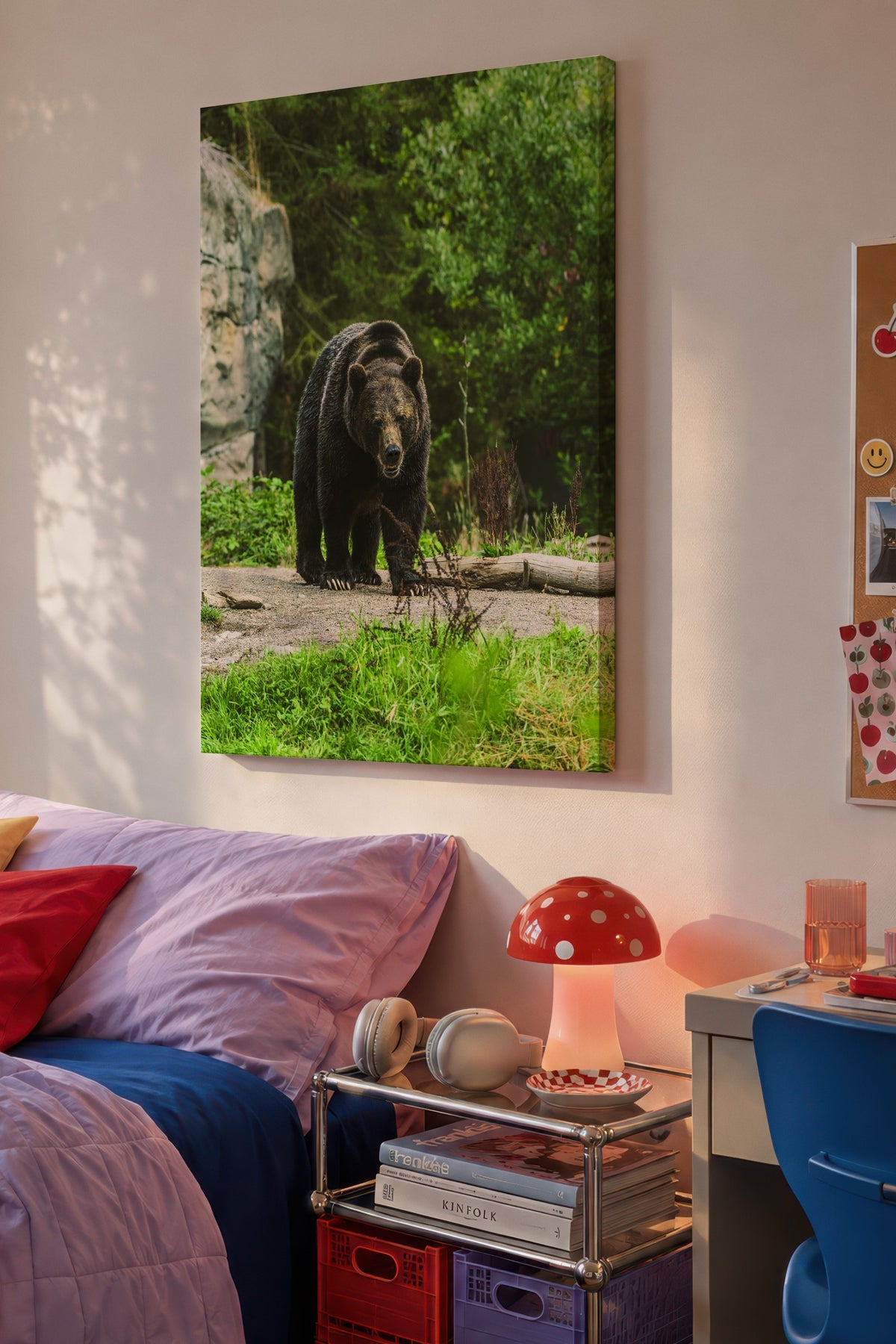Doğada Yürüyen Ayı Fotoğraf Kanvas Tablo