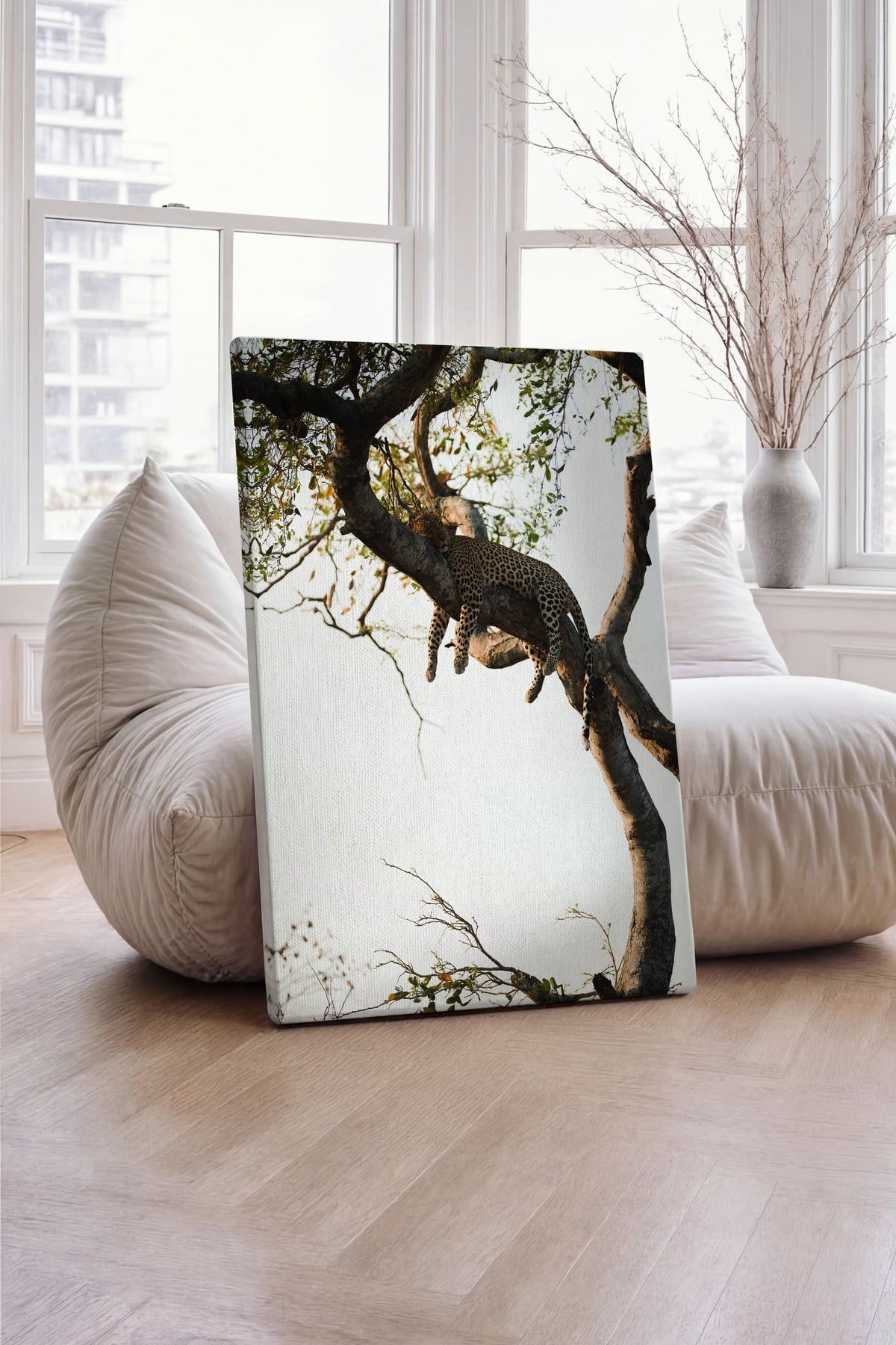 Ağaçta Dinlenen Leopar Fotoğraf Kanvas Tablo