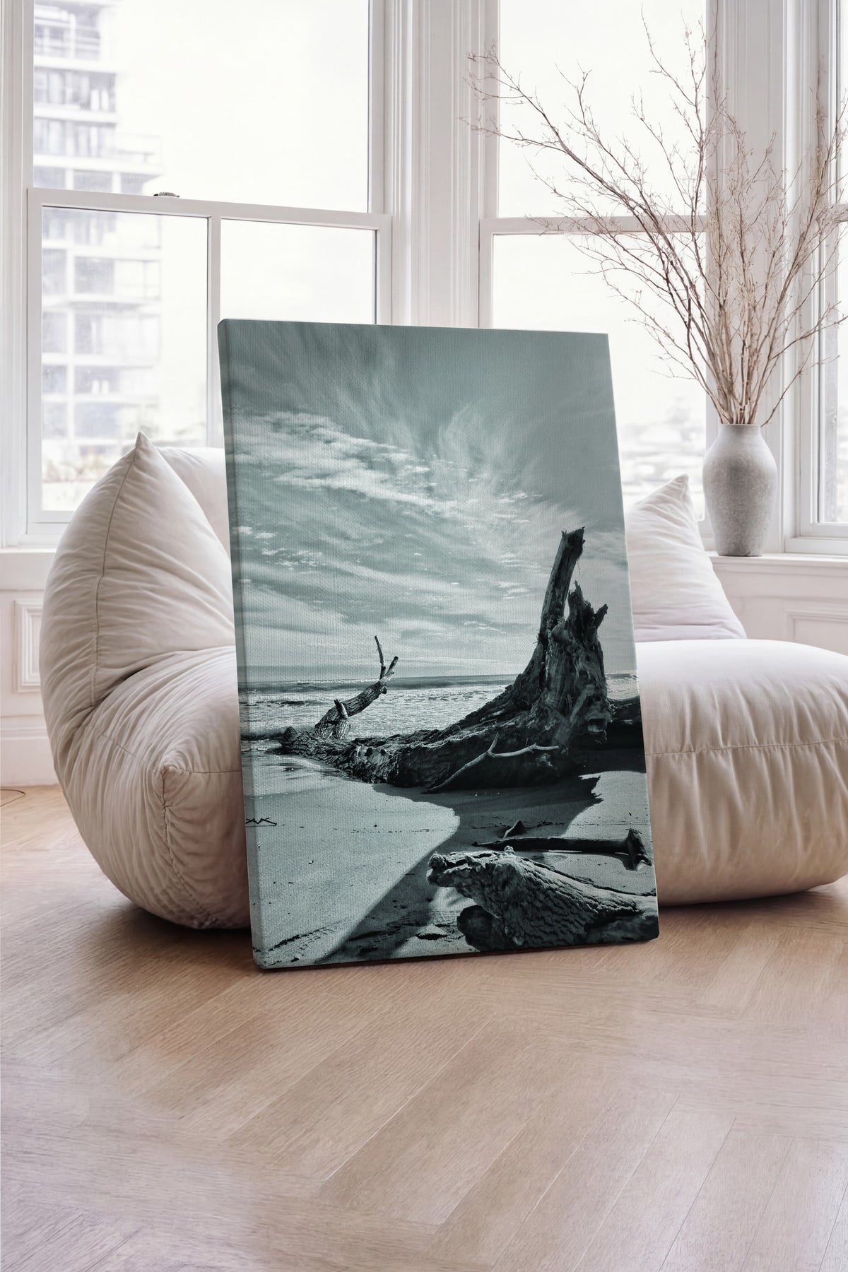 Kumsalda Ağaç Gövdesi Fotoğraf Kanvas Tablo