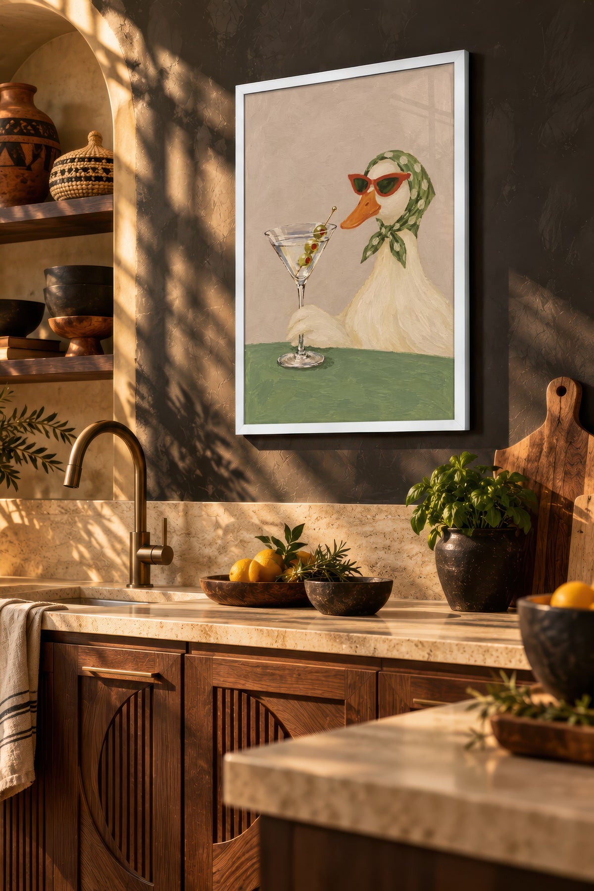 Martini İçen Ördek Poster – Beyaz Çerçeveli Tablo