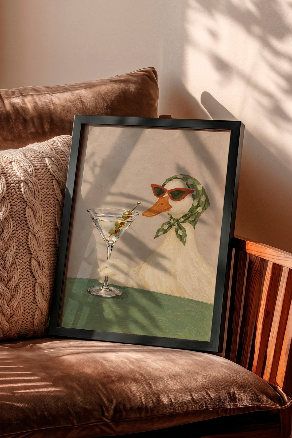 Martini İçen Ördek Poster – Siyah Çerçeveli Tablo
