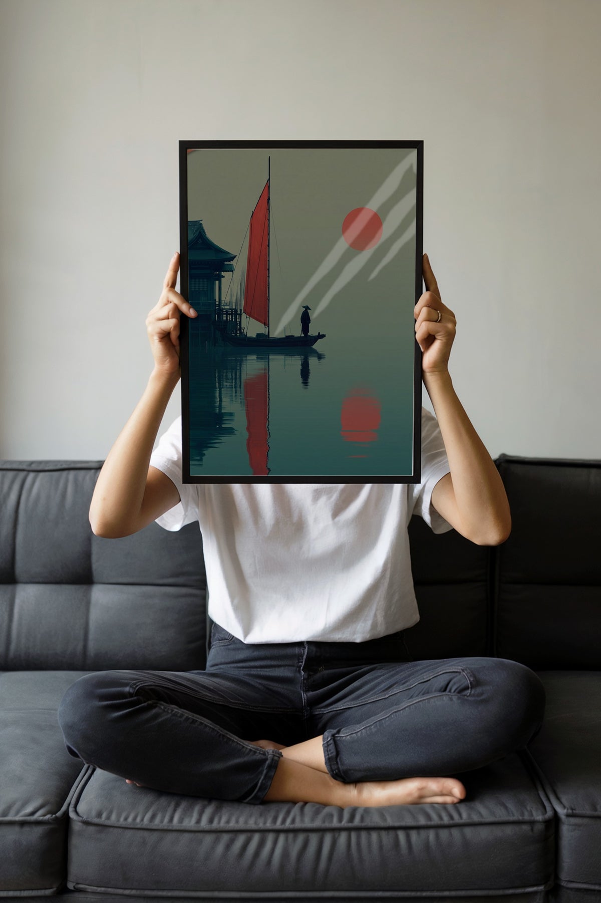 Kızıl Güneşte Yelkenli Tekne Poster – Siyah Çerçeveli Tablo