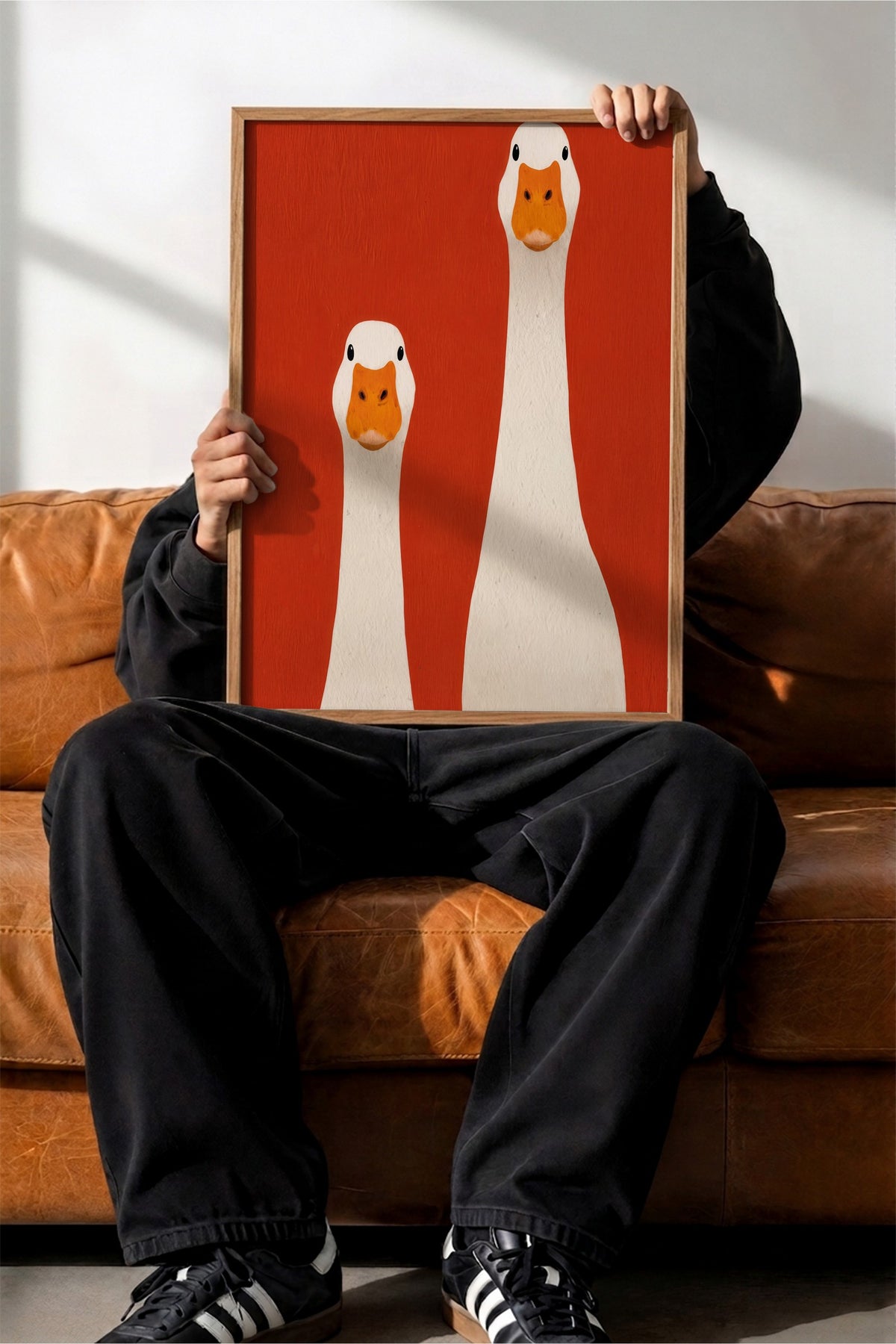 Kırmızı Zeminde Kazlar Poster – Ahşap Çerçeveli Tablo