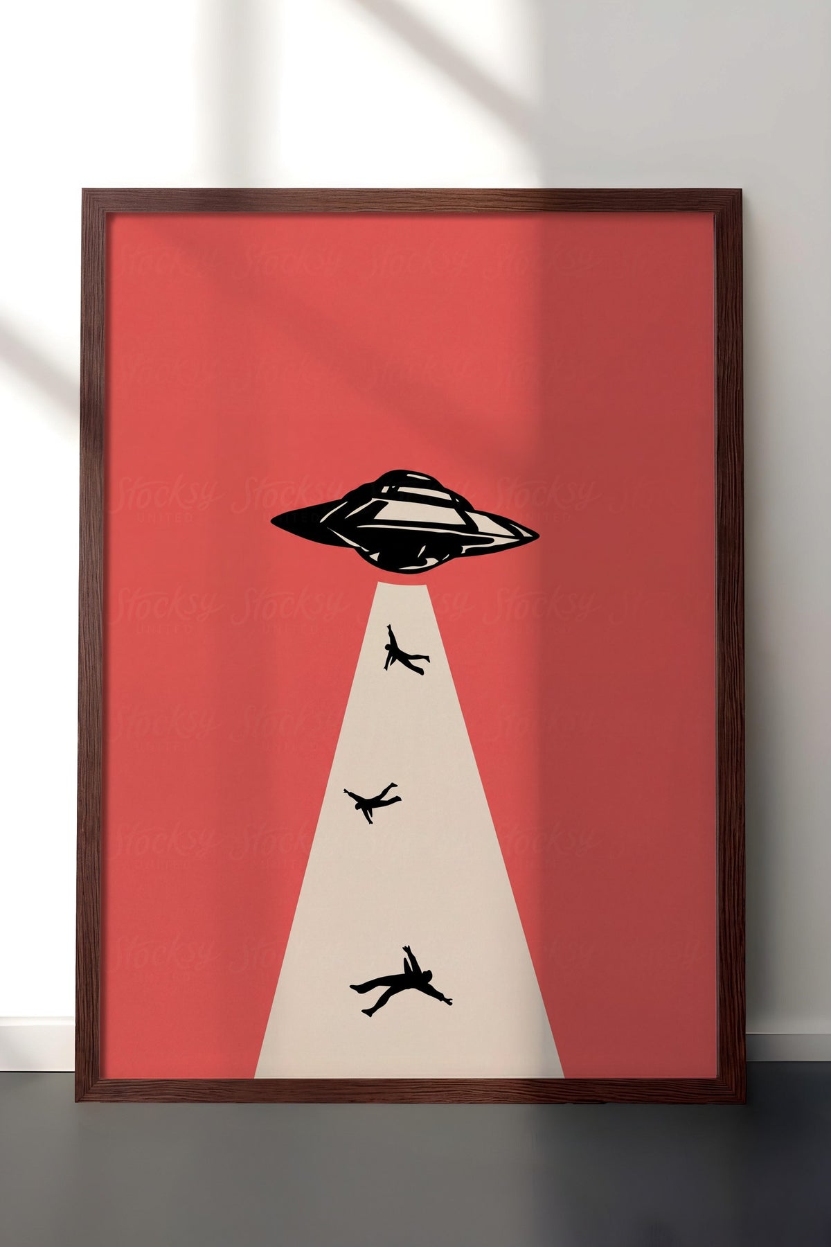 Uzaylı Kaçırma Sahnesi Poster – Kahverengi Çerçeveli Tablo
