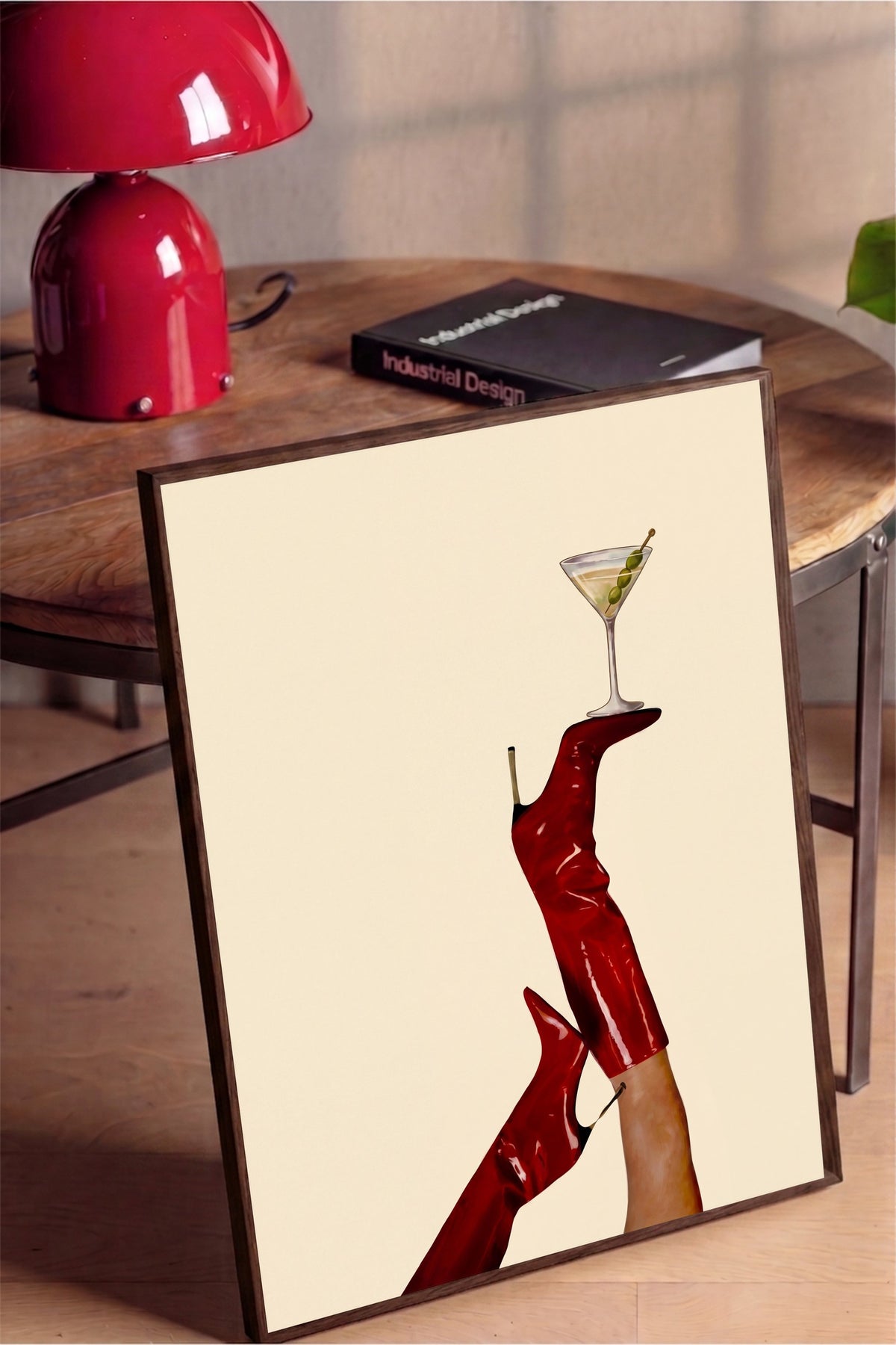 Kırmızı Topuklu ve Kokteyl Bardağı Poster – Kahverengi Çerçeveli Tablo