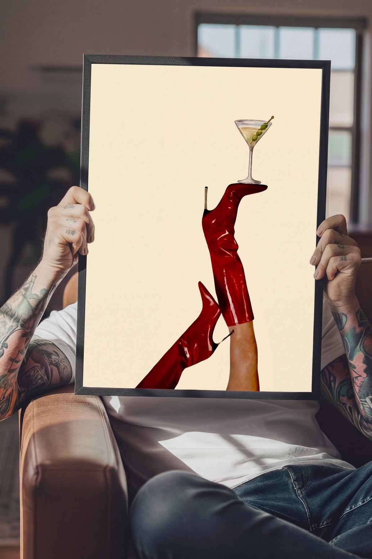 Kırmızı Topuklu ve Kokteyl Bardağı Poster – Siyah Çerçeveli Tablo