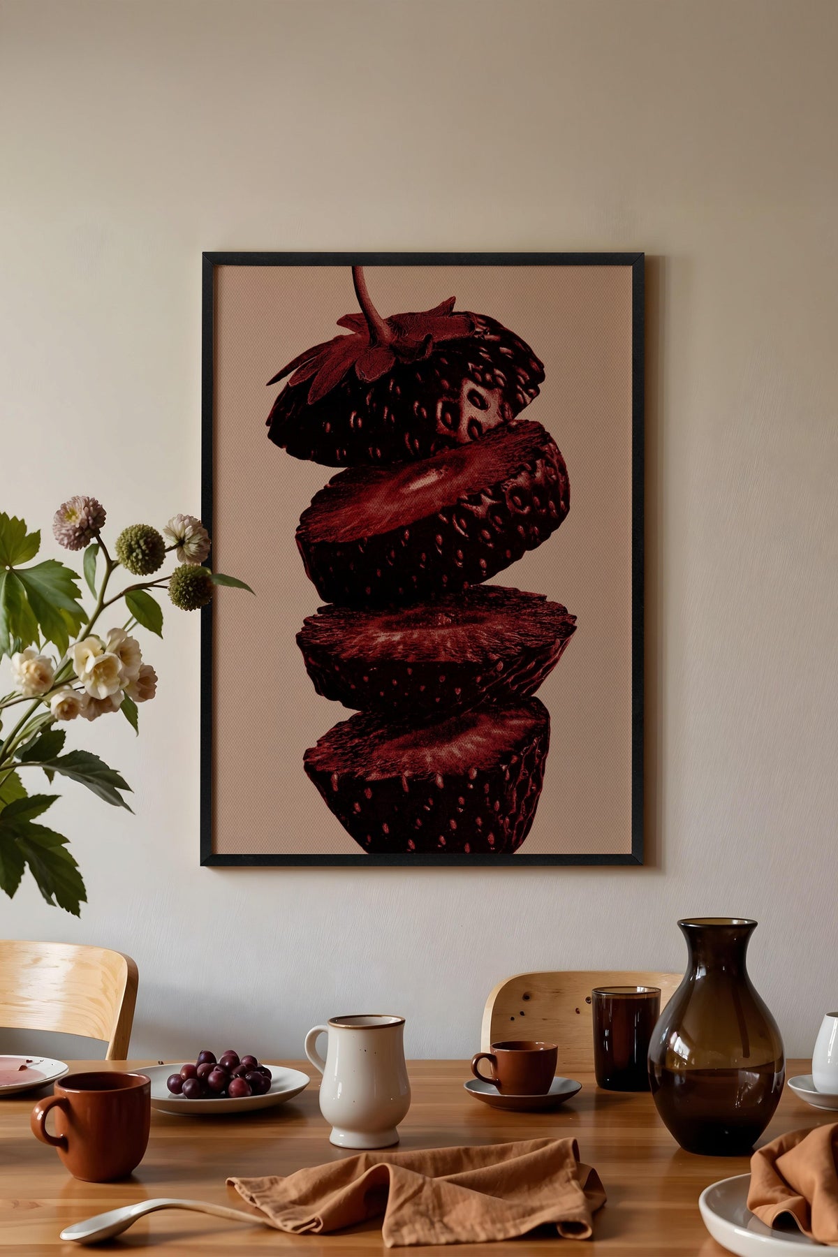 Asimetrik Kesilmiş Çilekler Poster – Siyah Çerçeveli Tablo