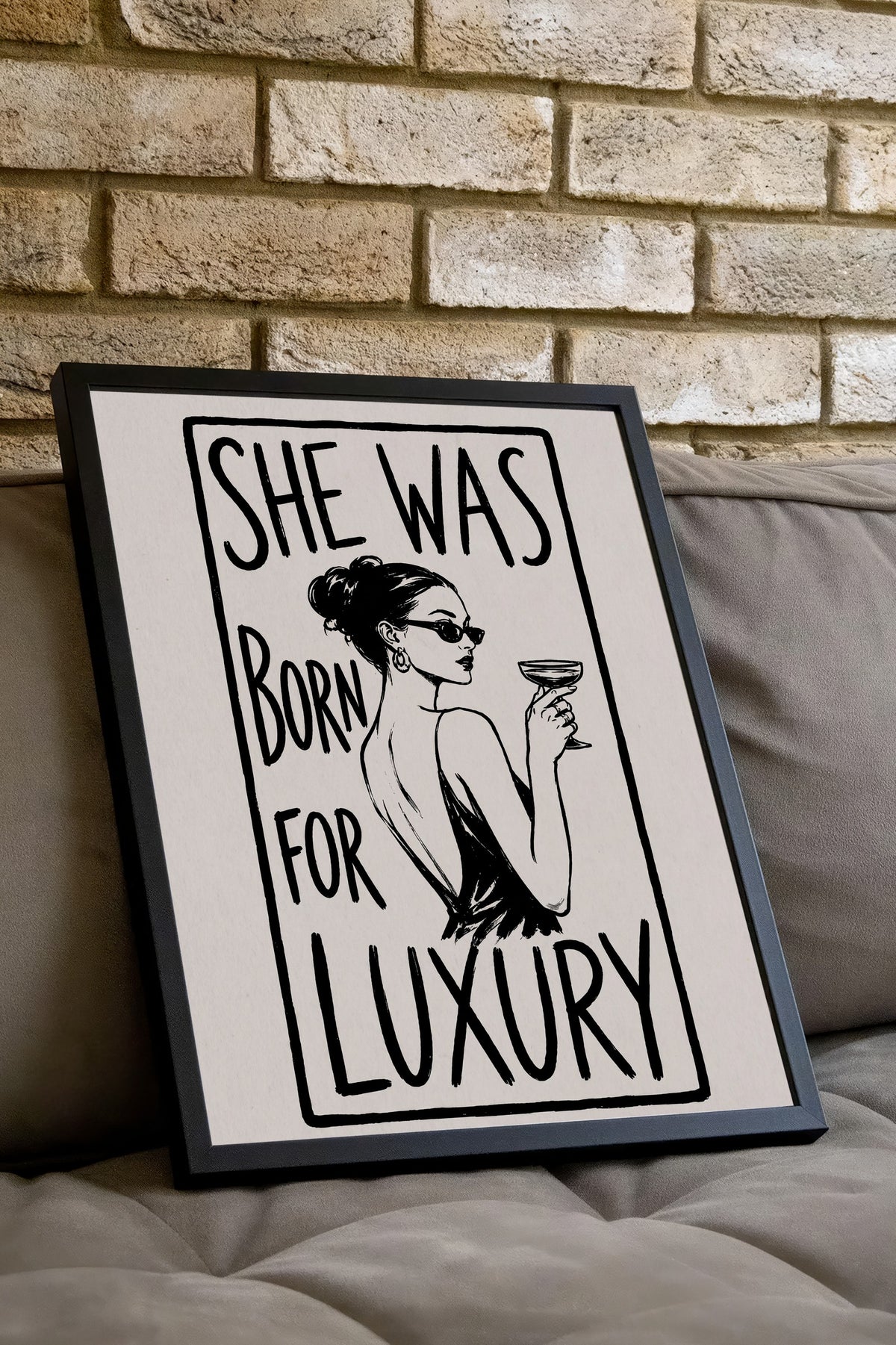 SHE WAS BORN FOR LUXURY Poster – Siyah Çerçeveli Tablo