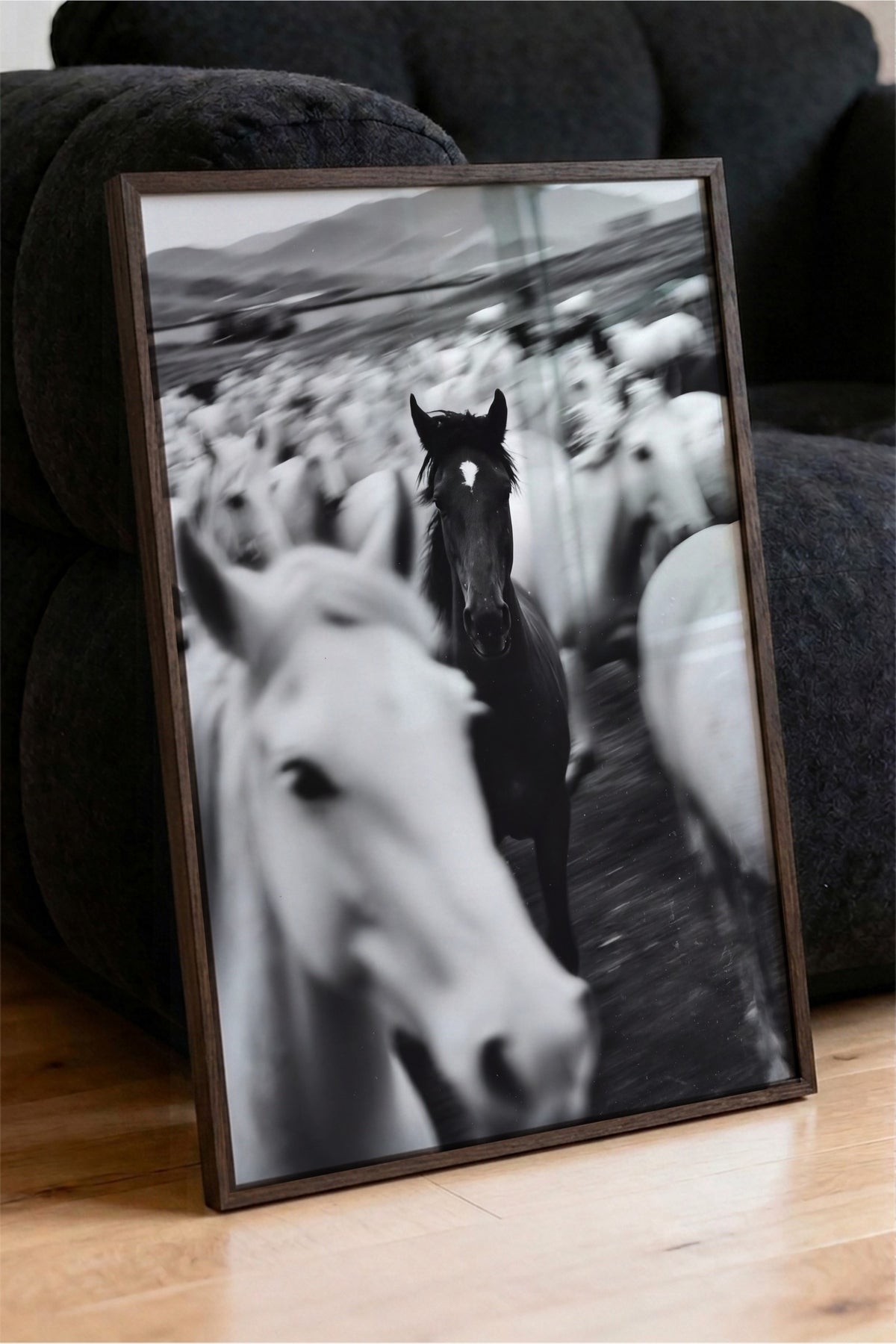 Atlar ve Doğa Manzarası Poster – Kahverengi Çerçeveli Tablo