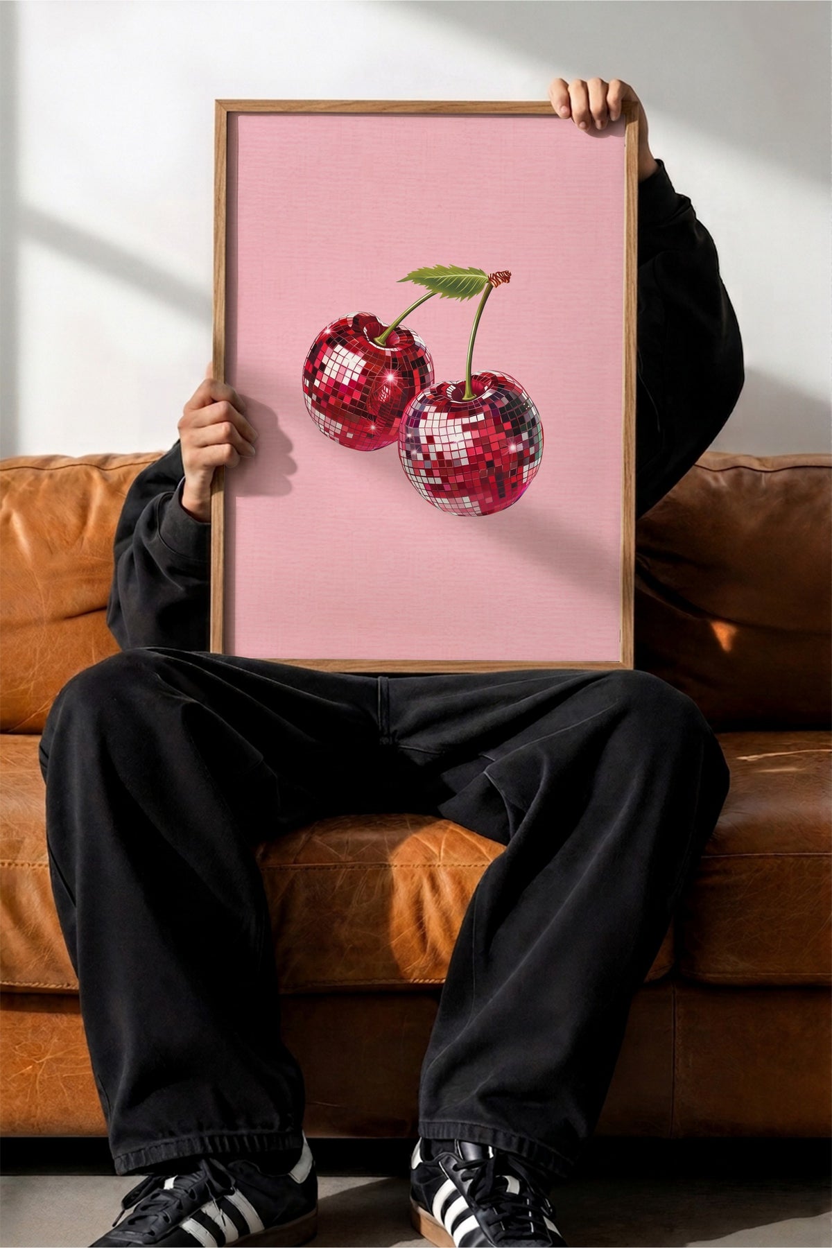 Disko topu şeklinde kirazlar Poster – Ahşap Çerçeveli Tablo