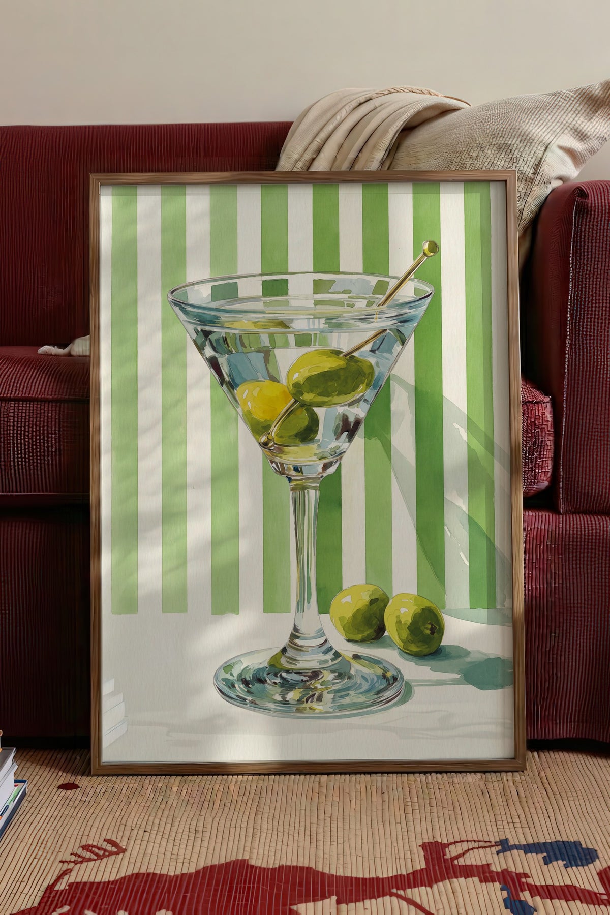 Martini Bardağı ve Zeytinler Poster – Kahverengi Çerçeveli Tablo