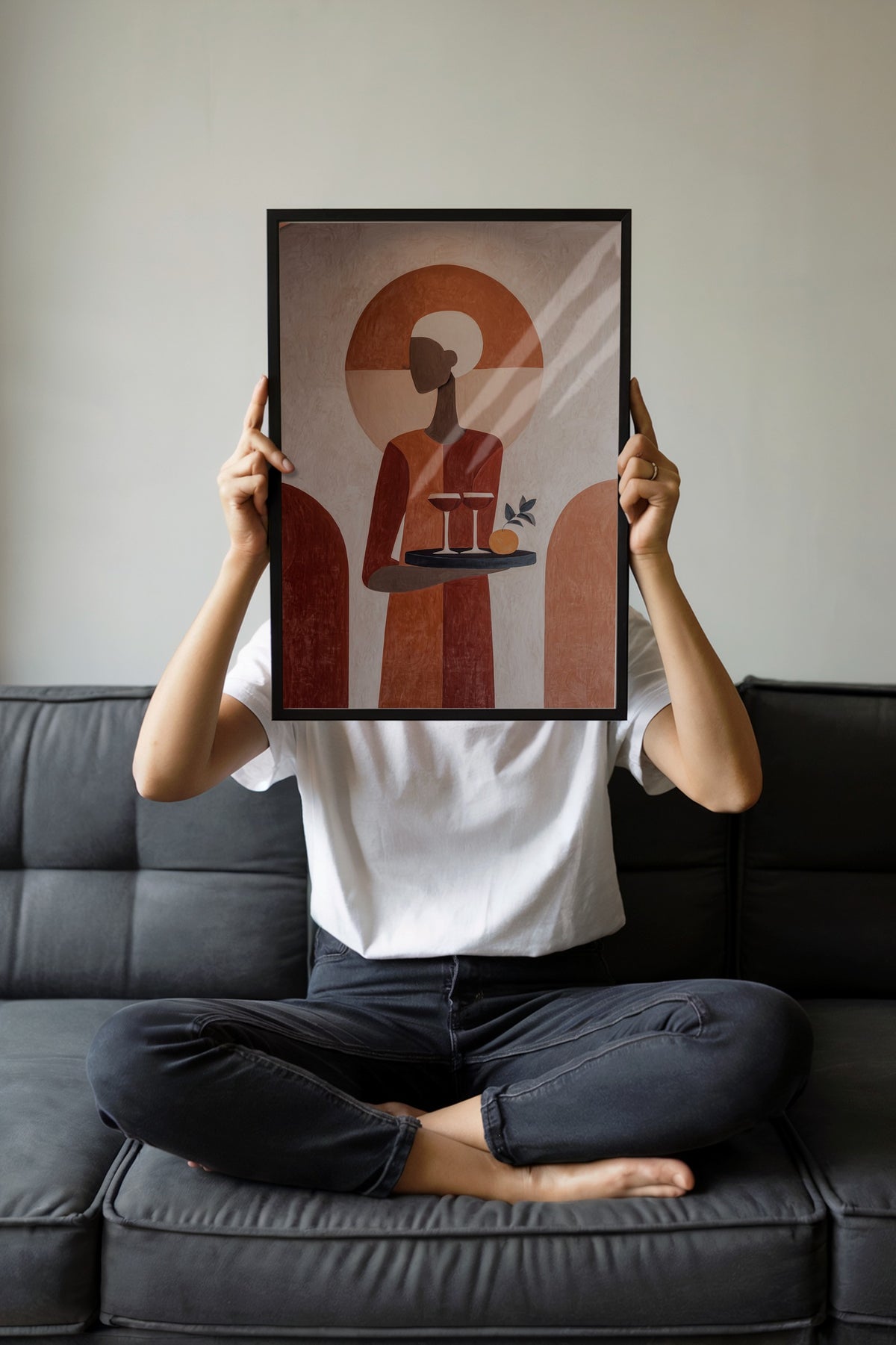 Minimalist Figür ve Turuncu Tonlar Poster – Siyah Çerçeveli Tablo