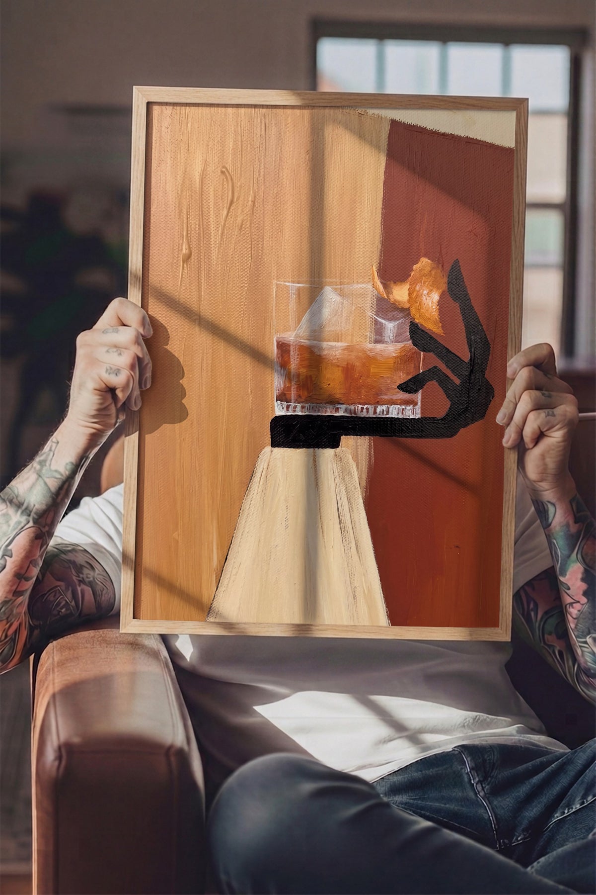 Sade İçki Tutan El Motifi Poster – Ahşap Çerçeveli Tablo