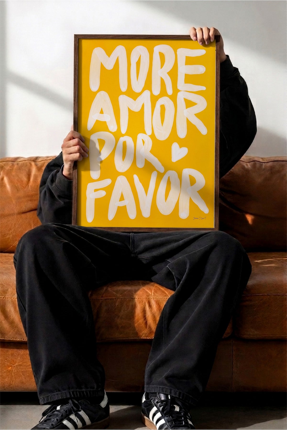 MORE AMOR POR FAVOR Poster – Kahverengi Çerçeveli Tablo