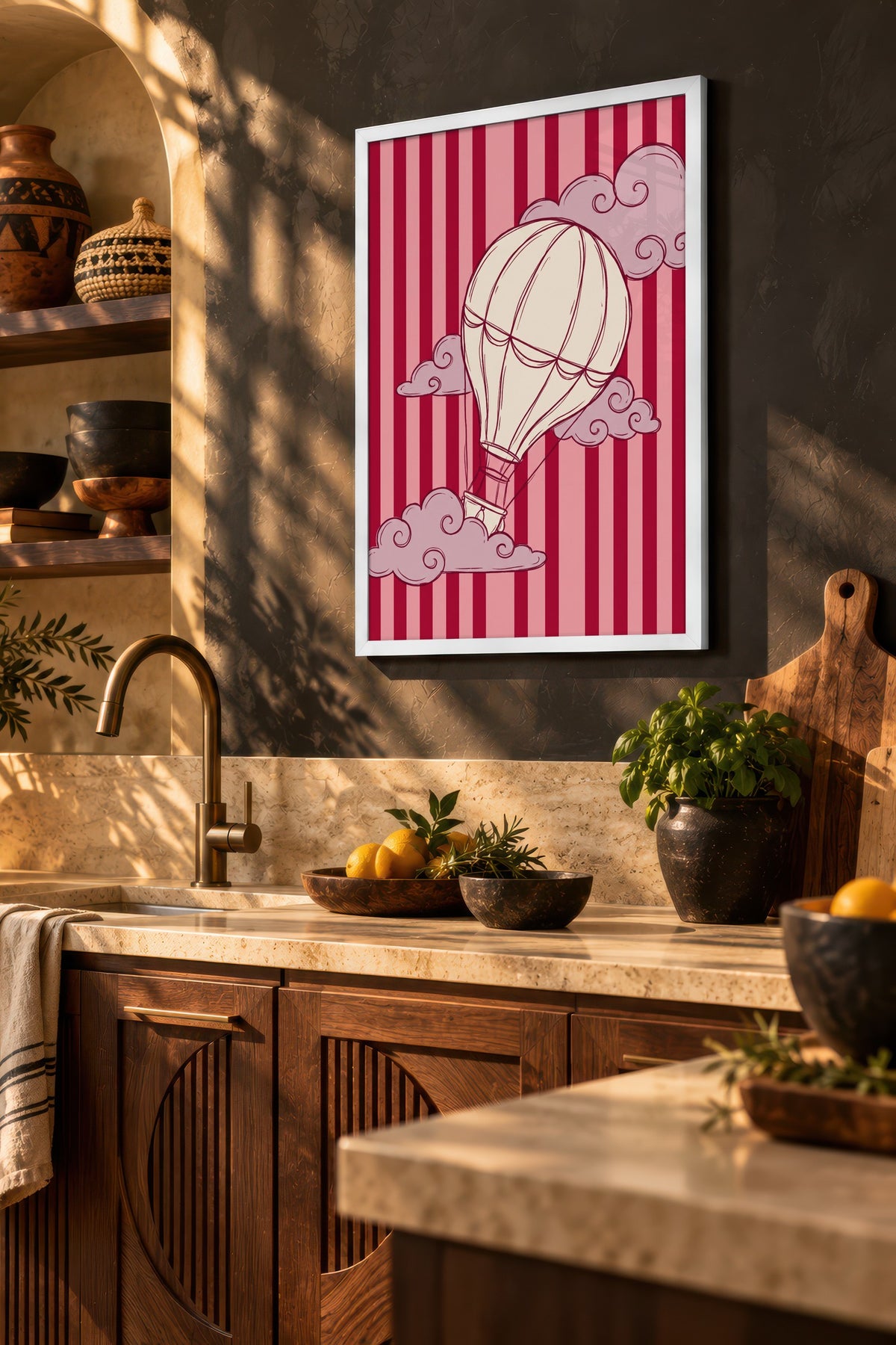 Bulutlar Arasında Uçan Balon Poster – Beyaz Çerçeveli Tablo