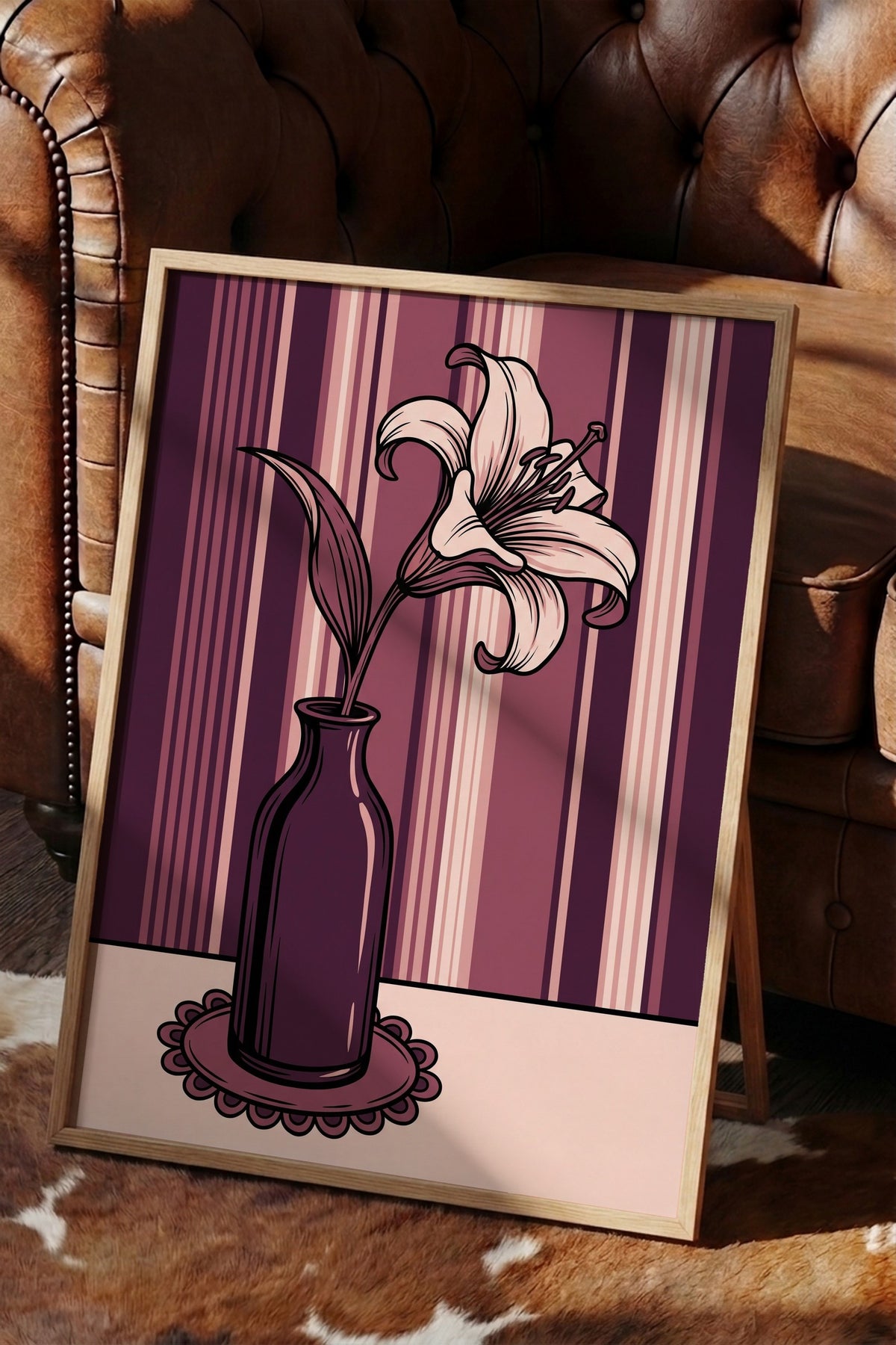 Çizgili Fon Üzerinde Vazo ve Çiçek Poster – Ahşap Çerçeveli Tablo