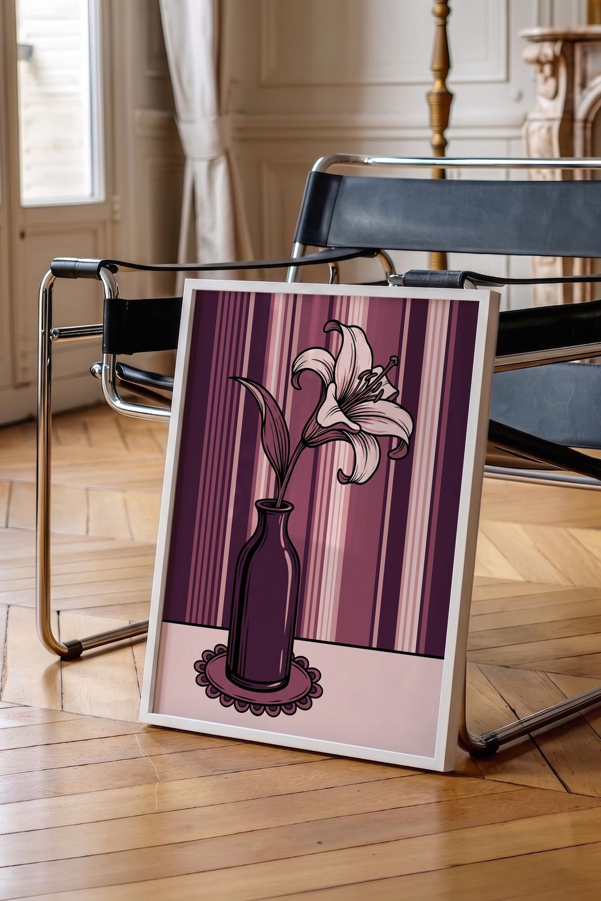 Çizgili Fon Üzerinde Vazo ve Çiçek Poster – Beyaz Çerçeveli Tablo