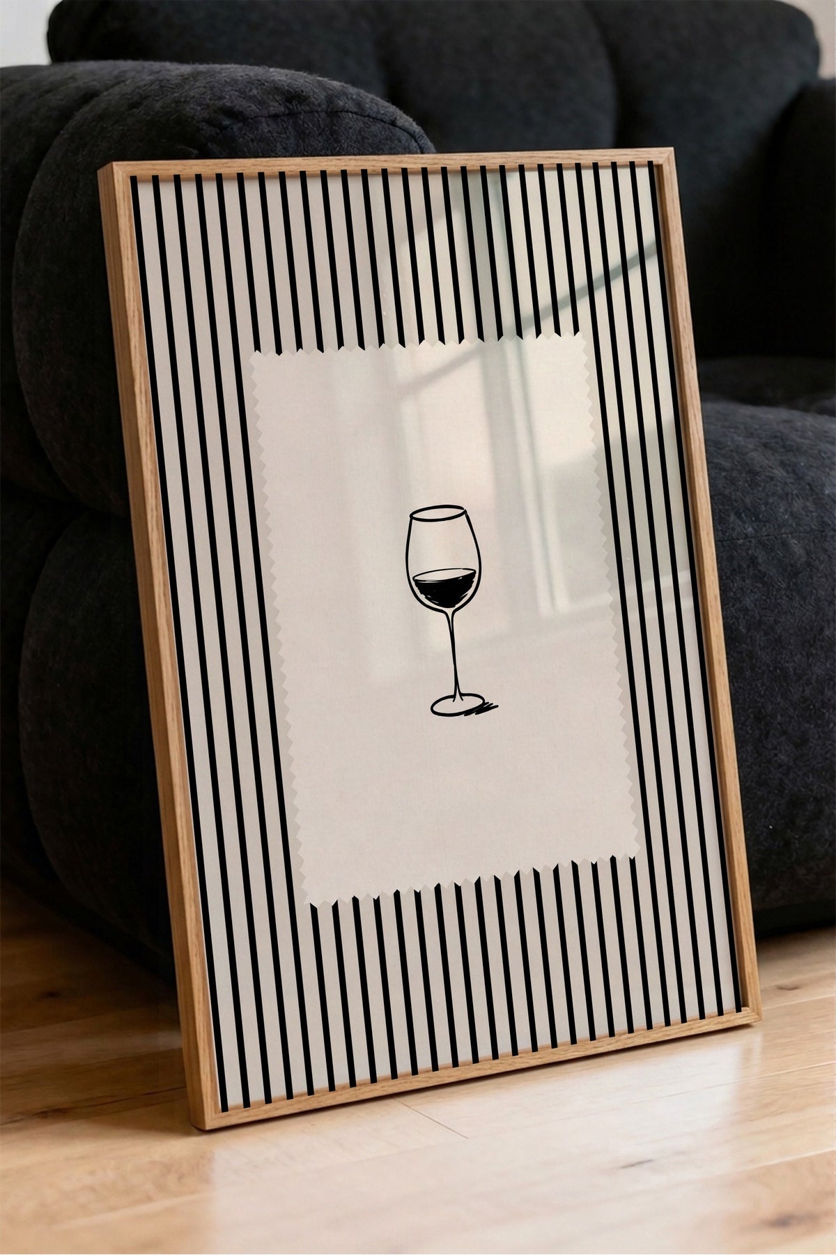 Çizgili Fon Üzerinde Şarap Kadehi Poster – Ahşap Çerçeveli Tablo