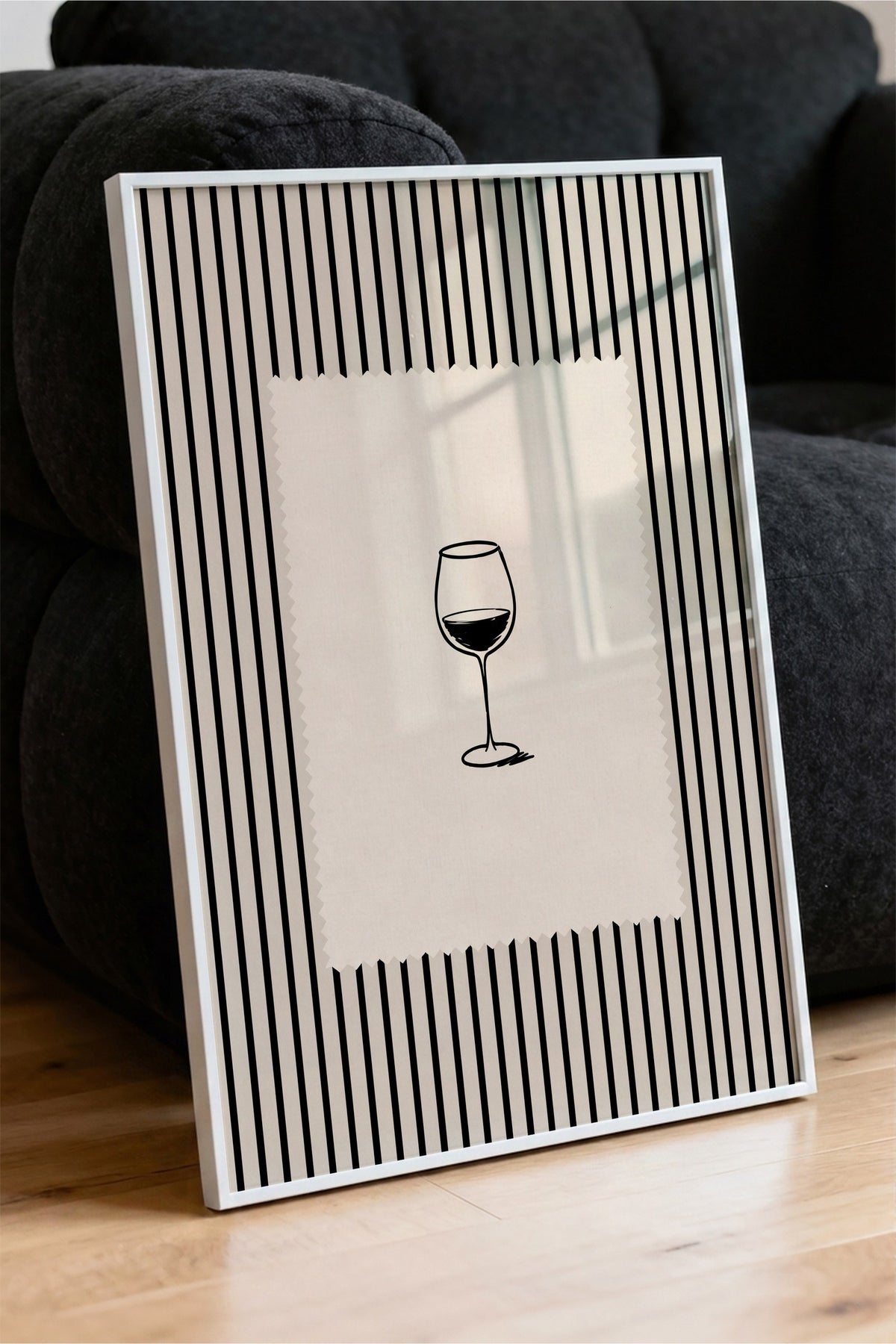 Çizgili Fon Üzerinde Şarap Kadehi Poster – Beyaz Çerçeveli Tablo