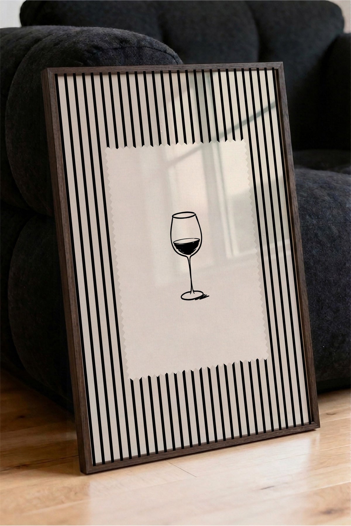 Çizgili Fon Üzerinde Şarap Kadehi Poster – Kahverengi Çerçeveli Tablo