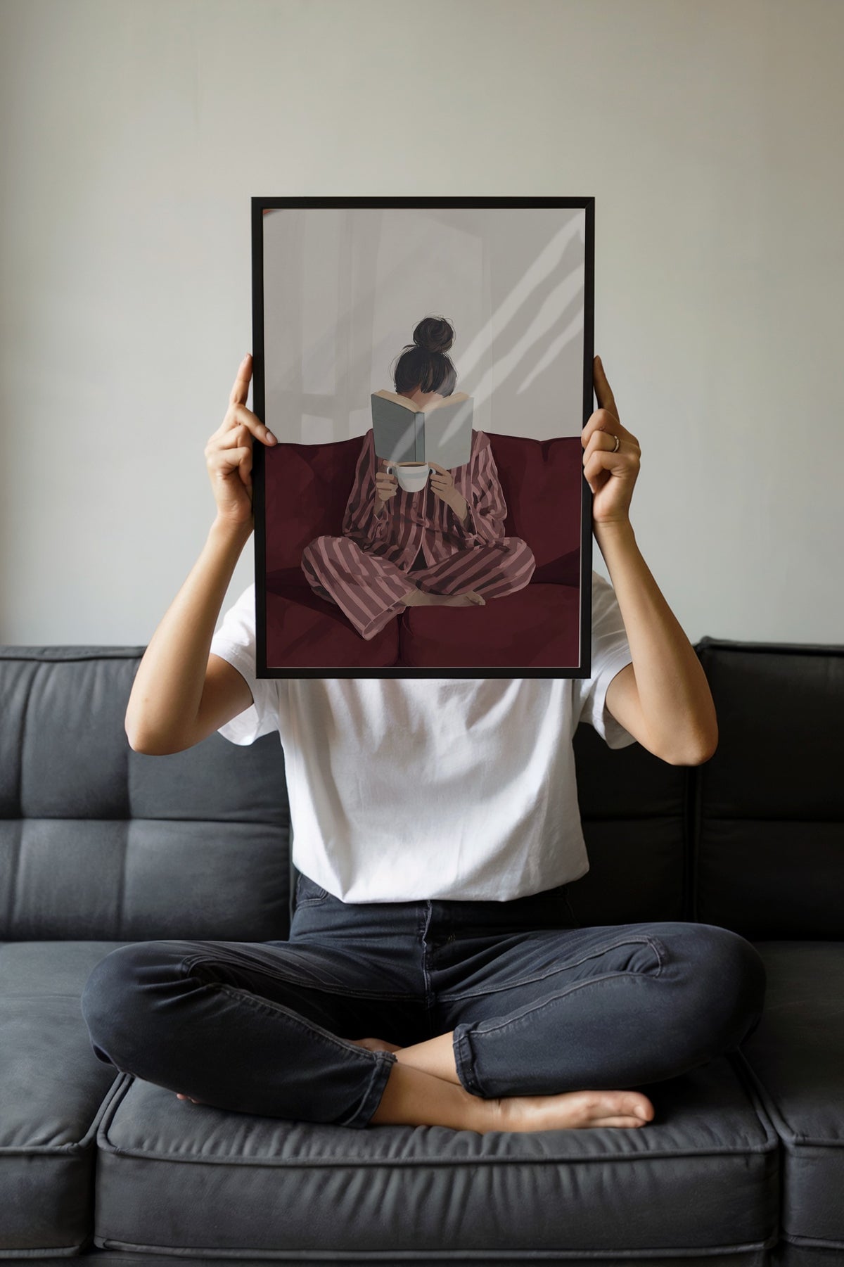 Pijamalı Sessiz Okuma Anı Poster – Siyah Çerçeveli Tablo