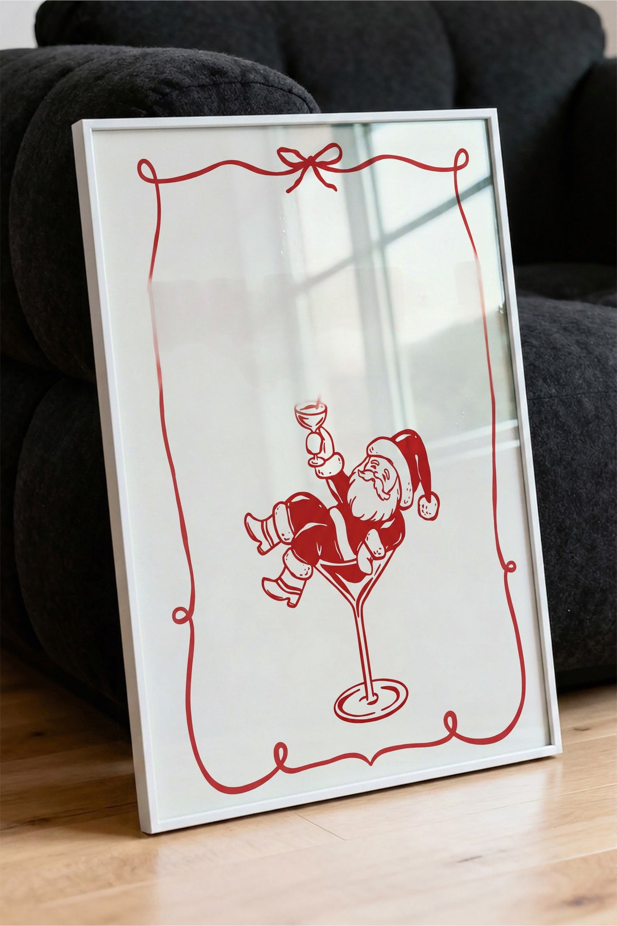 Kadehte Oturan Noel Baba Poster – Beyaz Çerçeveli Tablo