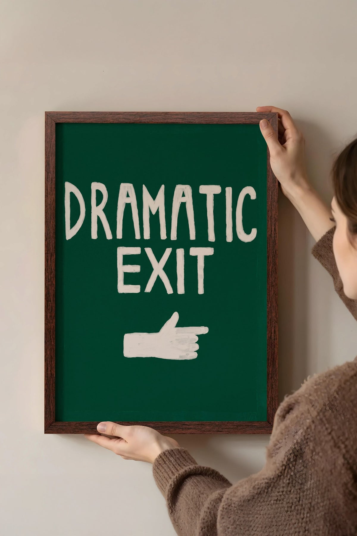 DRAMATIC EXIT Poster – Kahverengi Çerçeveli Tablo