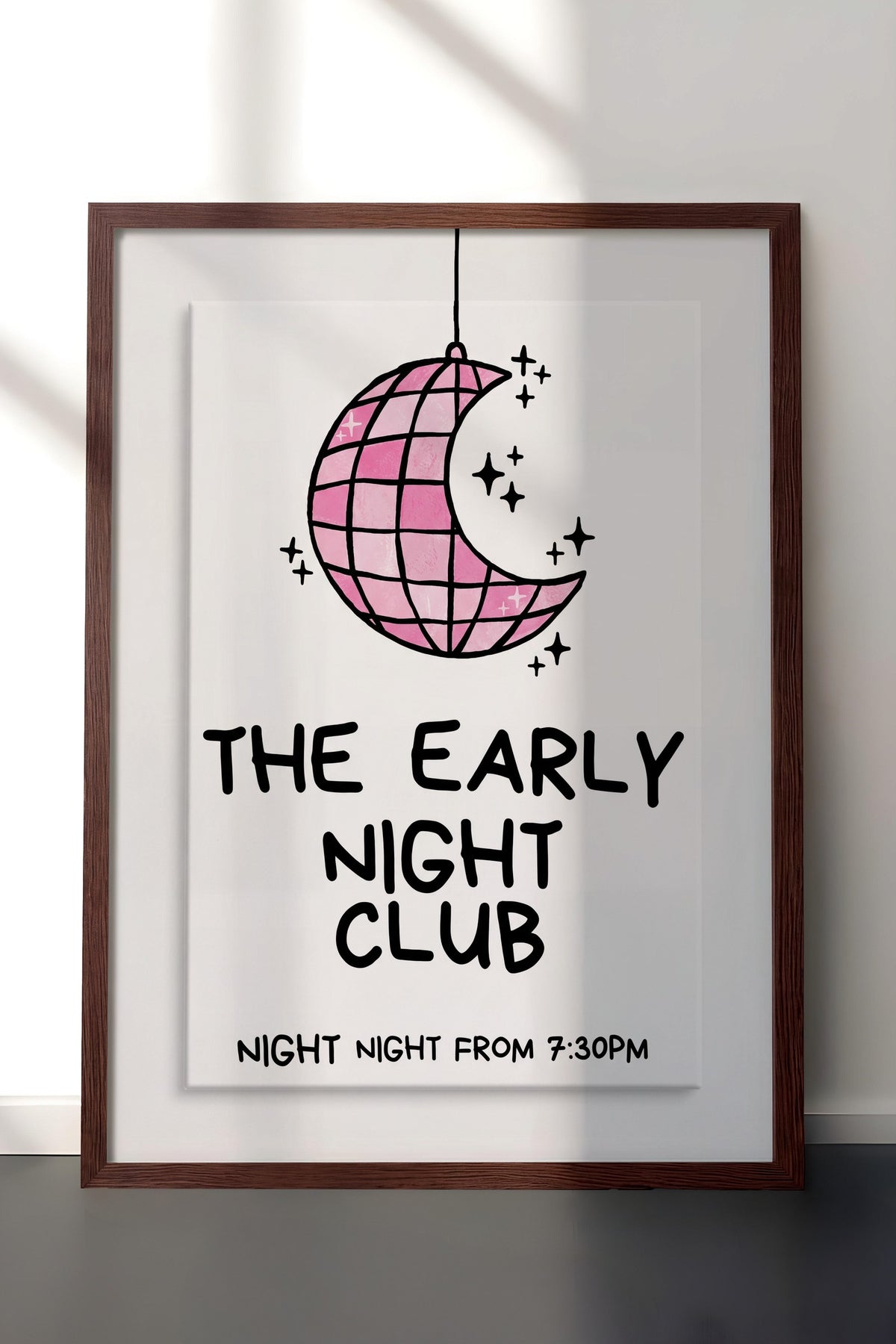 THE EARLY NIGHT CLUB Poster – Kahverengi Çerçeveli Tablo