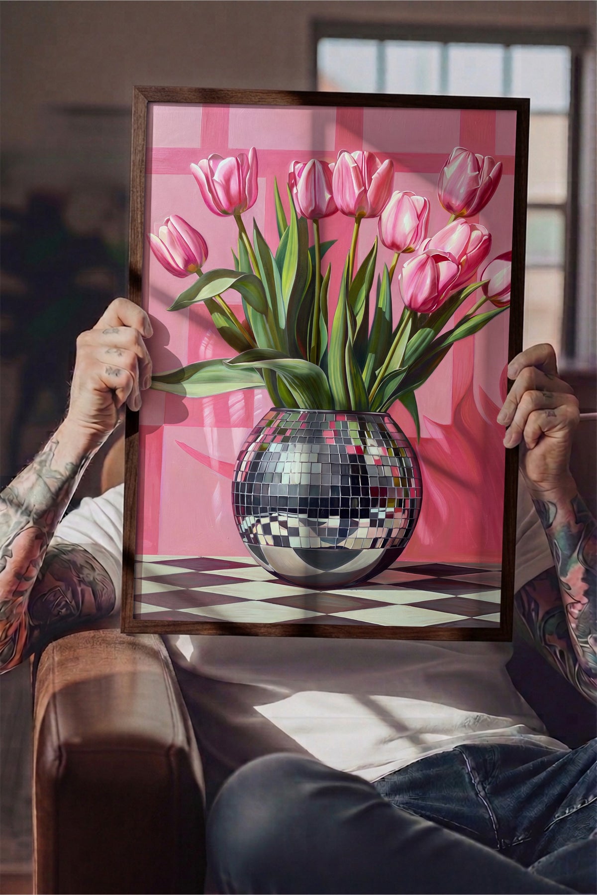Vazoda Pembe Laleler Poster – Kahverengi Çerçeveli Tablo