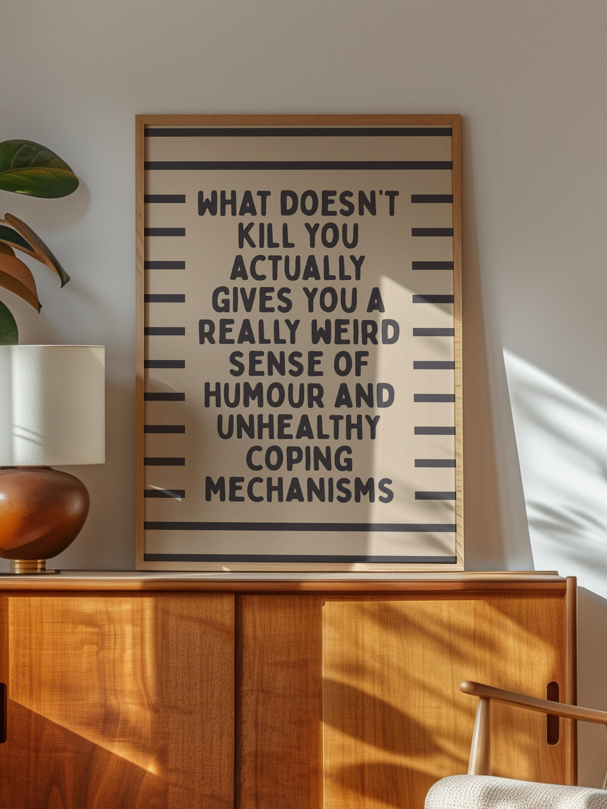 What doesn't kill you actually gives you a really weird sense of humour and unhealthy coping mechanisms Poster – Ahşap Çerçeveli Tablo