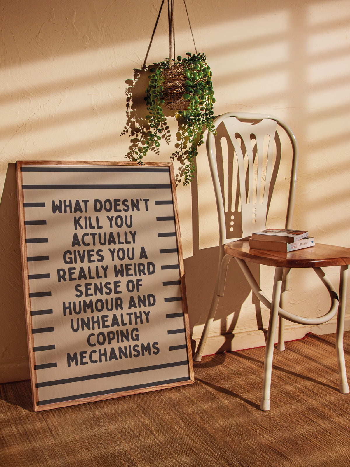 What doesn't kill you actually gives you a really weird sense of humour and unhealthy coping mechanisms Poster – Ahşap Çerçeveli Tablo