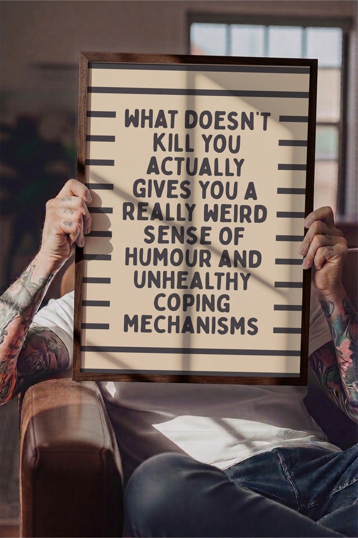 What doesn't kill you actually gives you a really weird sense of humour and unhealthy coping mechanisms Poster – Kahverengi Çerçeveli Tablo