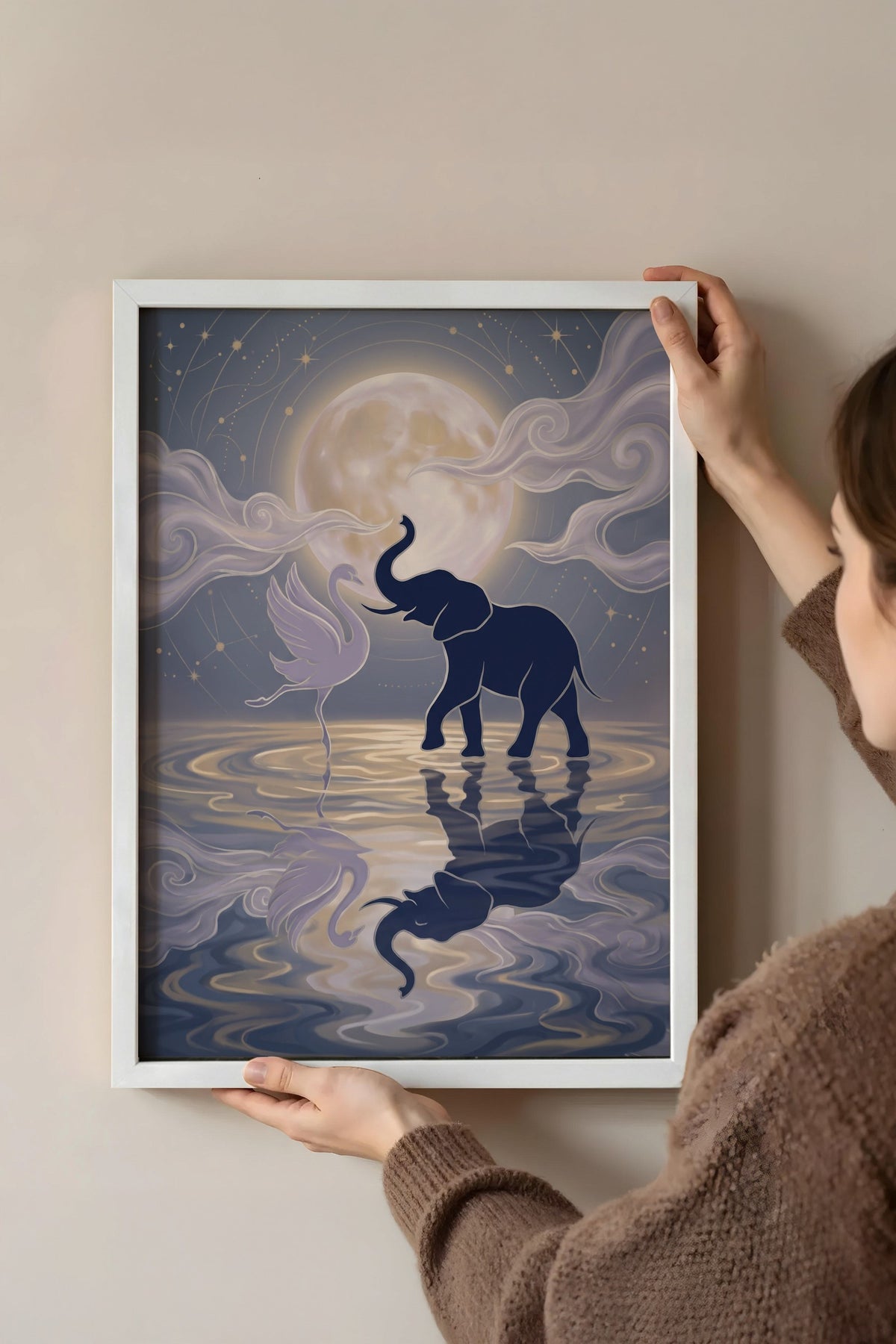 Ay Işığında Fil ve Kuğu Poster – Beyaz Çerçeveli Tablo