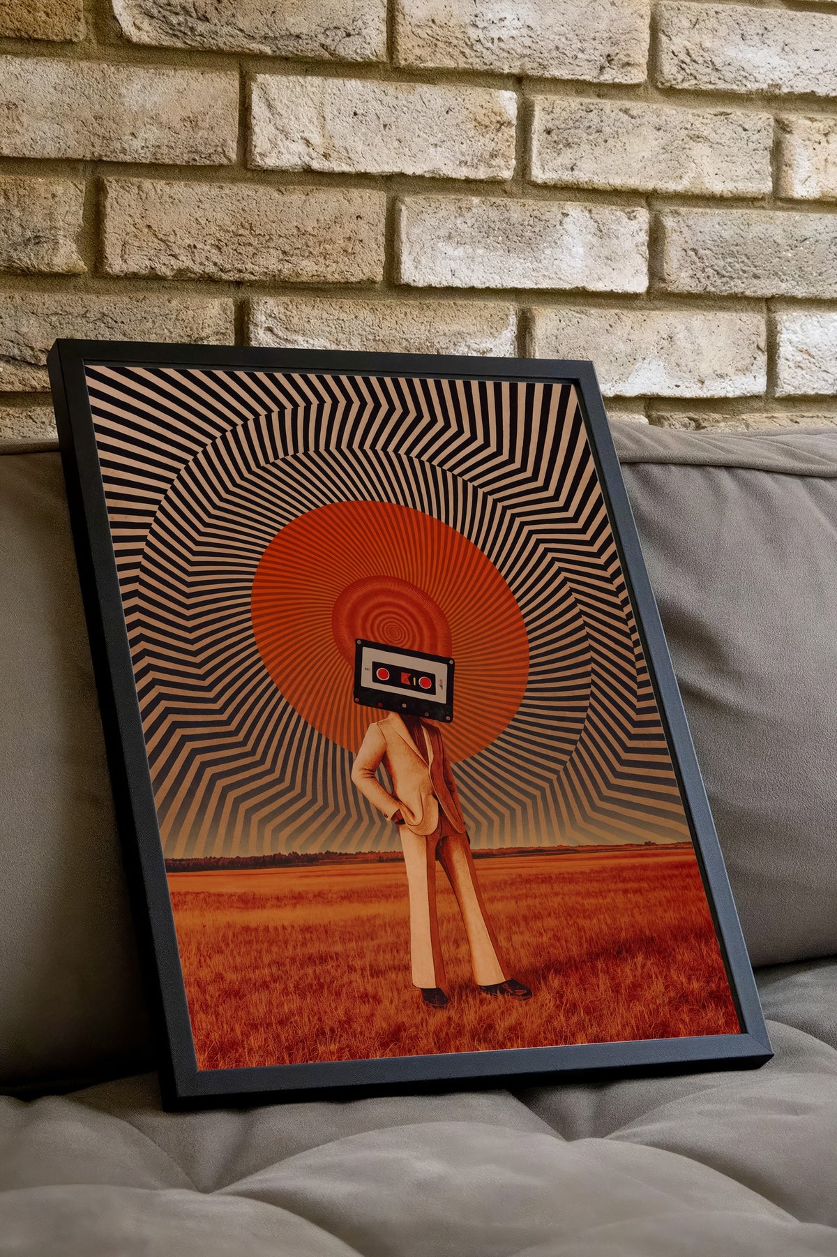 Kaset Kafa Sürreal Kompozisyon Poster – Siyah Çerçeveli Tablo