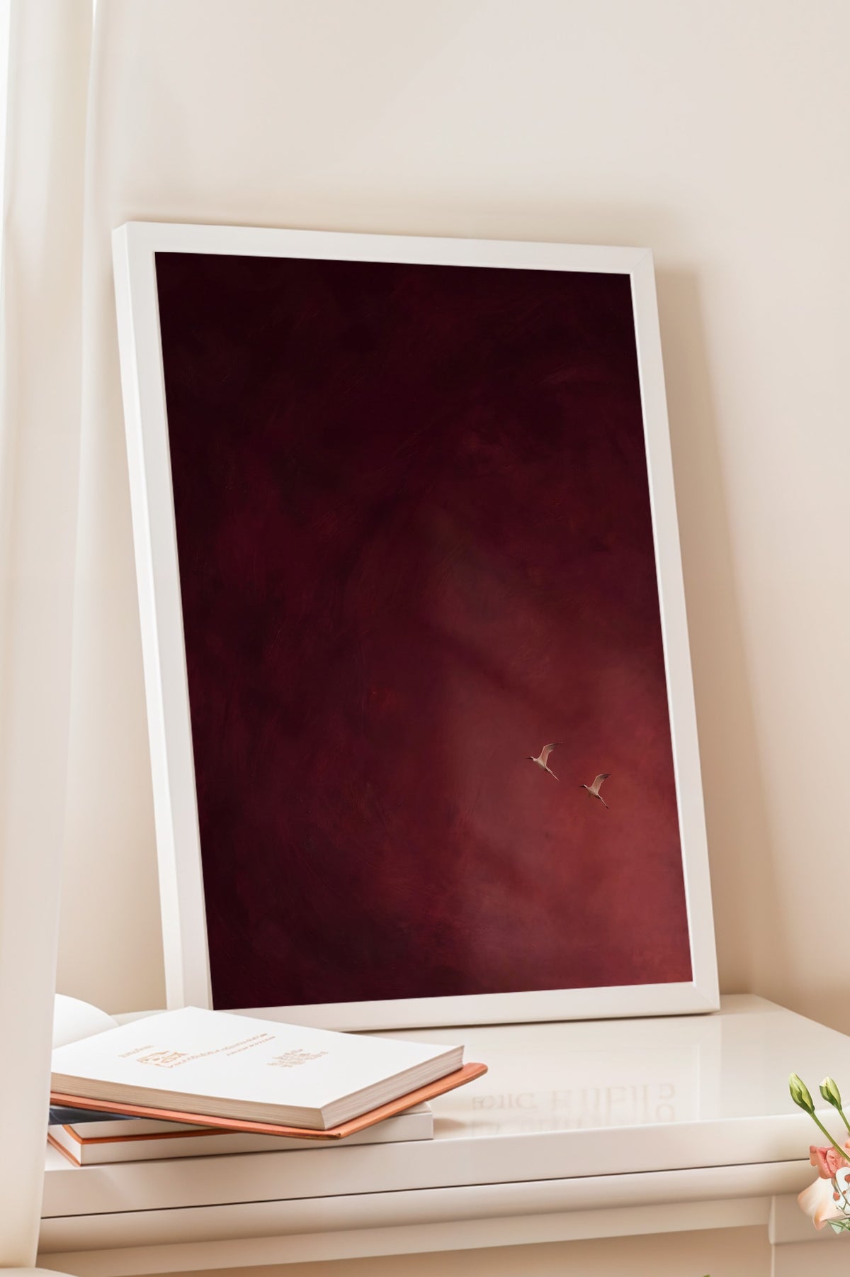 Kızıl Gökyüzünde Uçan Kuşlar Poster – Beyaz Çerçeveli Tablo