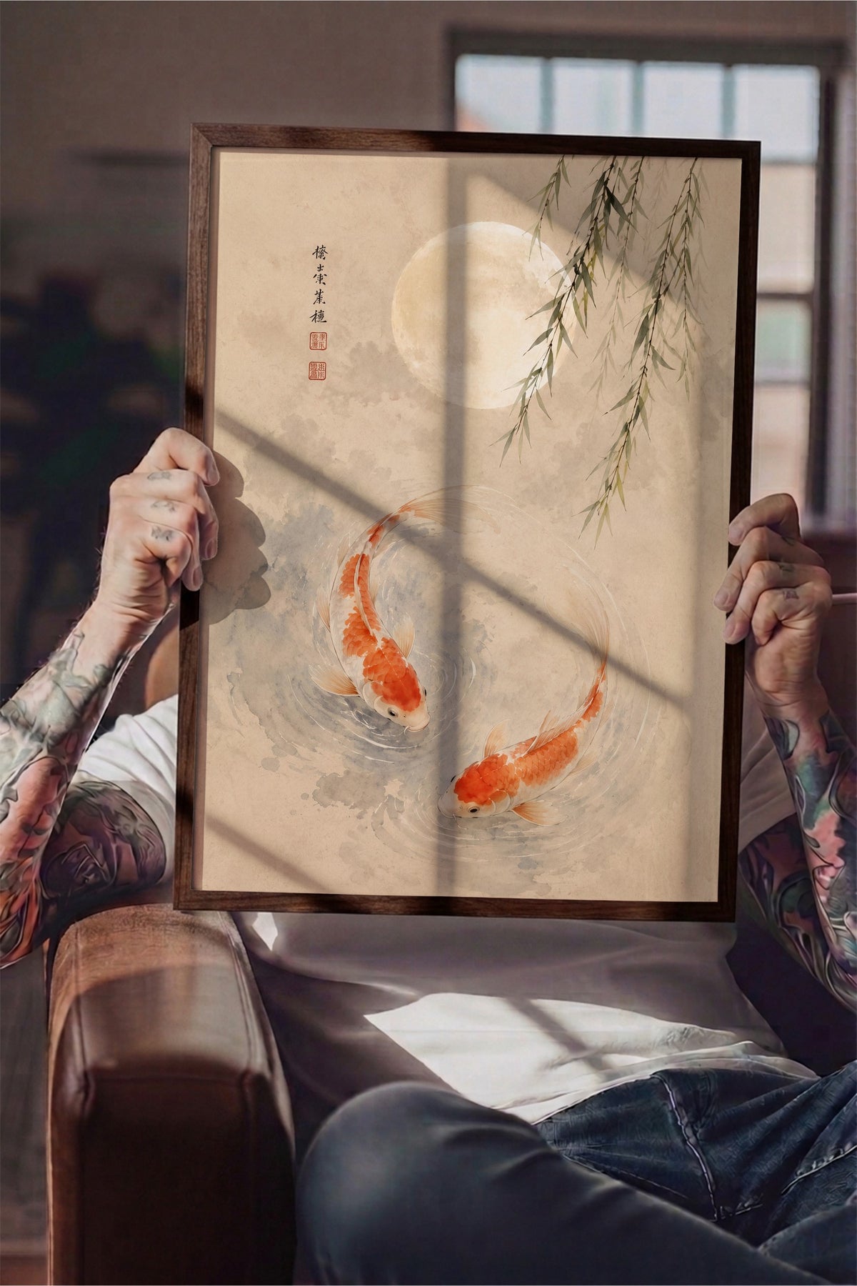 Koi Balıkları ve Ay Poster – Kahverengi Çerçeveli Tablo