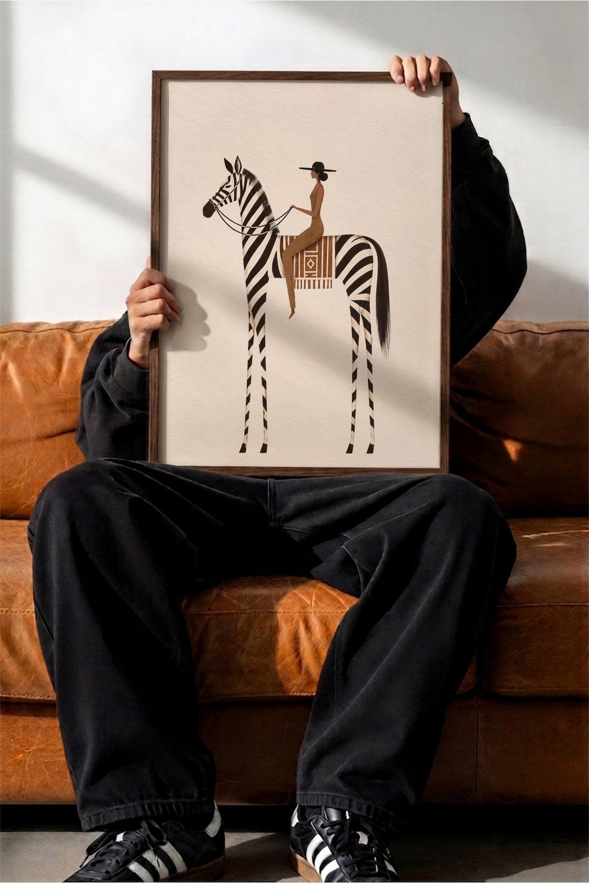 Zebra Üzerinde Oturan Kadın Poster – Kahverengi Çerçeveli Tablo