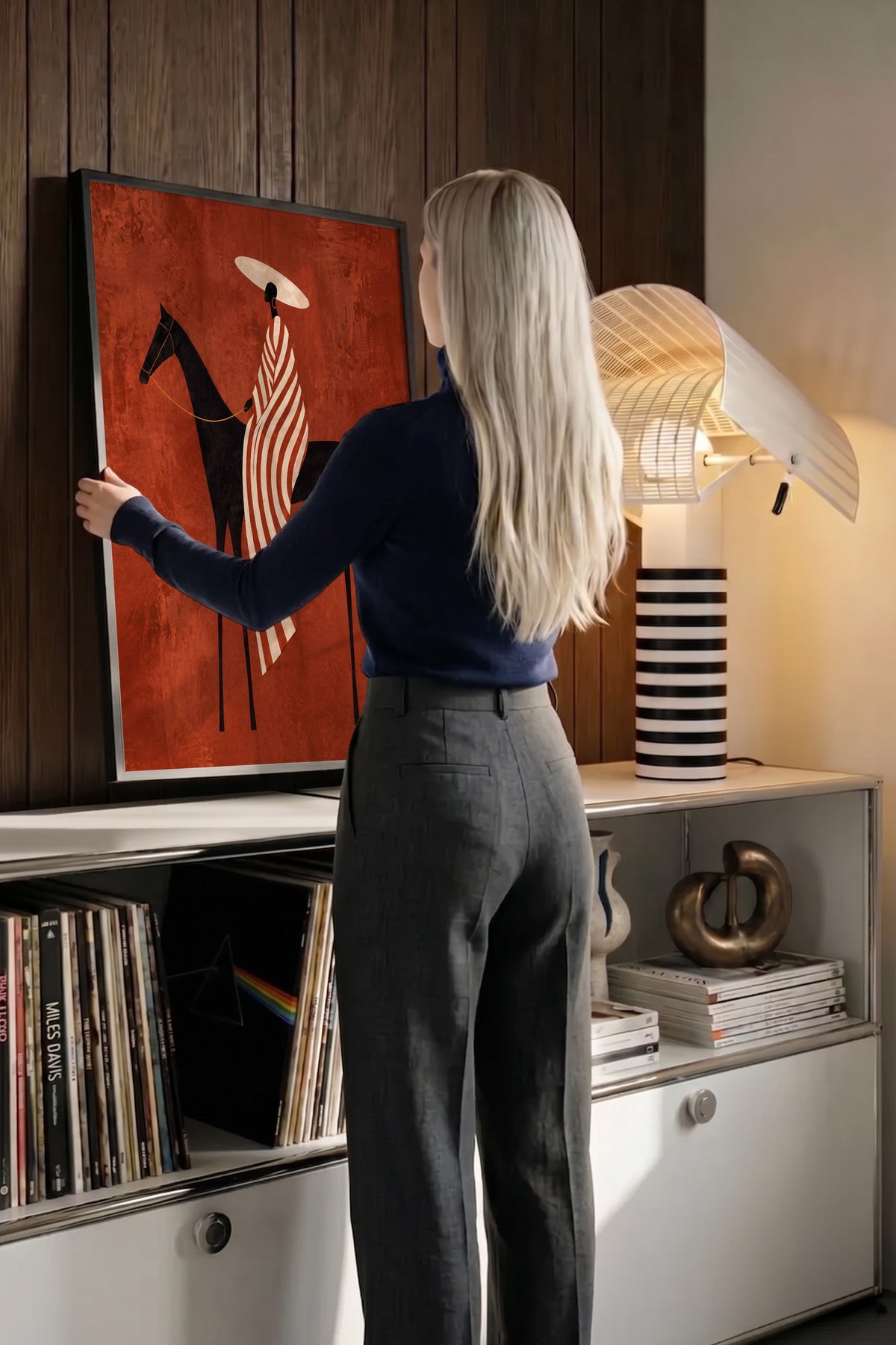 At Üzerinde Kadın Figürü Poster – Siyah Çerçeveli Tablo