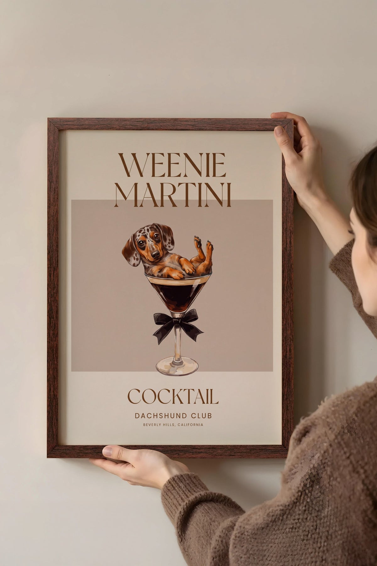 WEENIE MARTINI Poster – Kahverengi Çerçeveli Tablo