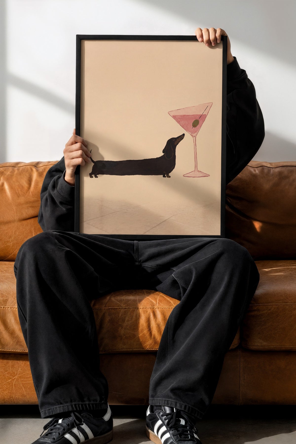 Kokteyl Bardağı ve Köpek Poster – Siyah Çerçeveli Tablo