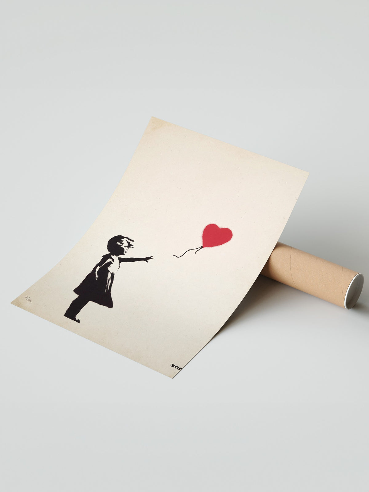Kalpli Balon Tutan Kız Çerçevesiz Poster