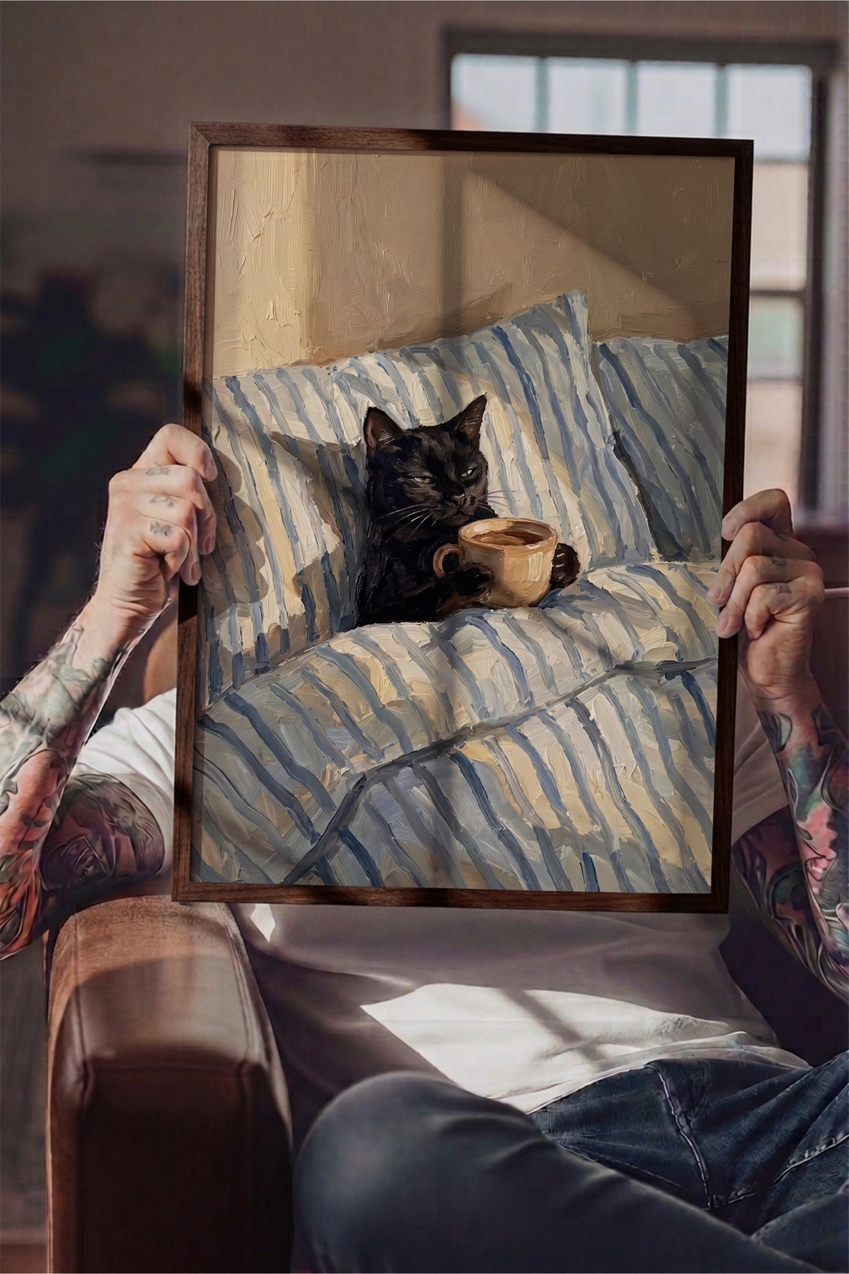 Kahve İçen Kedi Poster – Kahverengi Çerçeveli Tablo