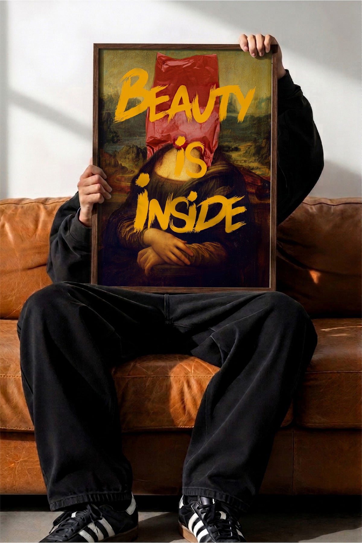 Beauty Is Inside Poster – Kahverengi Çerçeveli Tablo