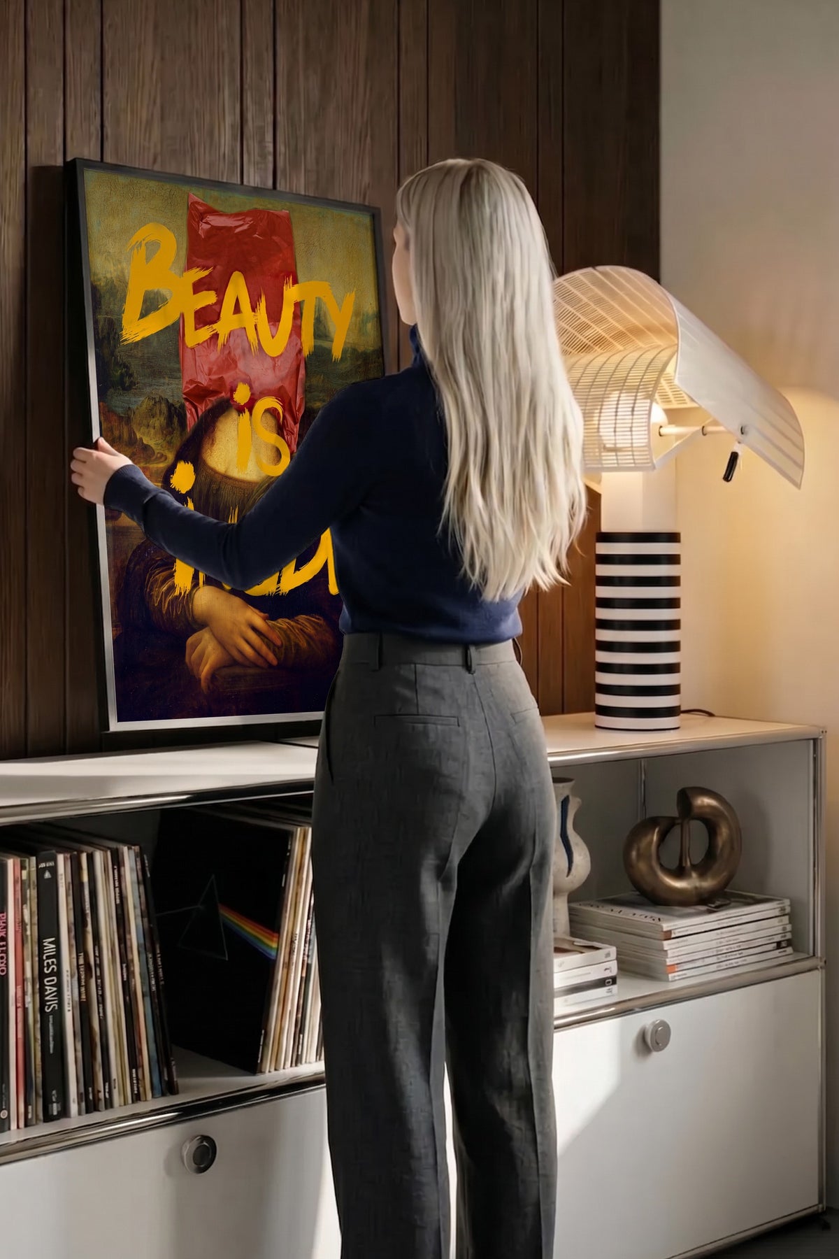 Beauty Is Inside Poster – Siyah Çerçeveli Tablo