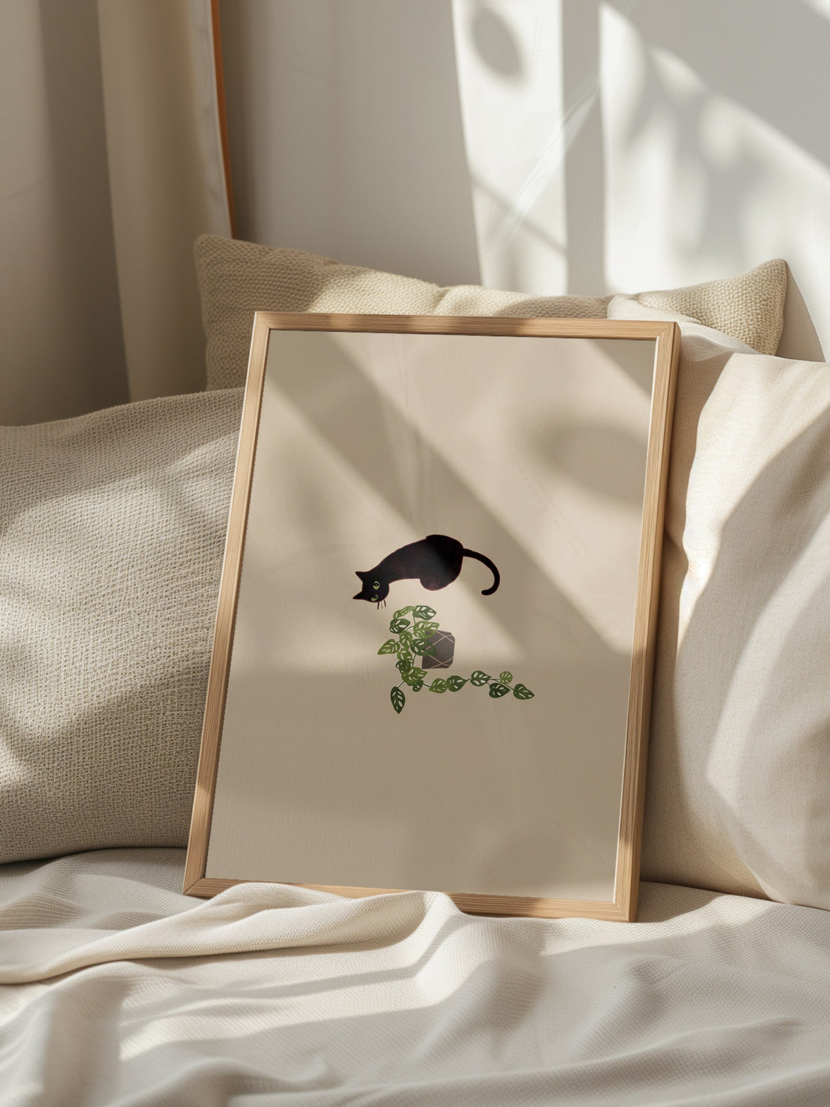 Bitkiyle Oynayan Kedi Poster – Ahşap Çerçeveli Tablo