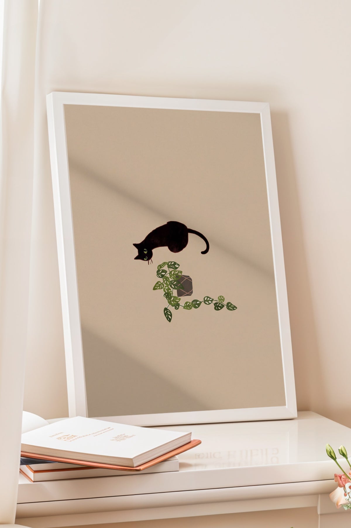 Bitkiyle Oynayan Kedi Poster – Beyaz Çerçeveli Tablo