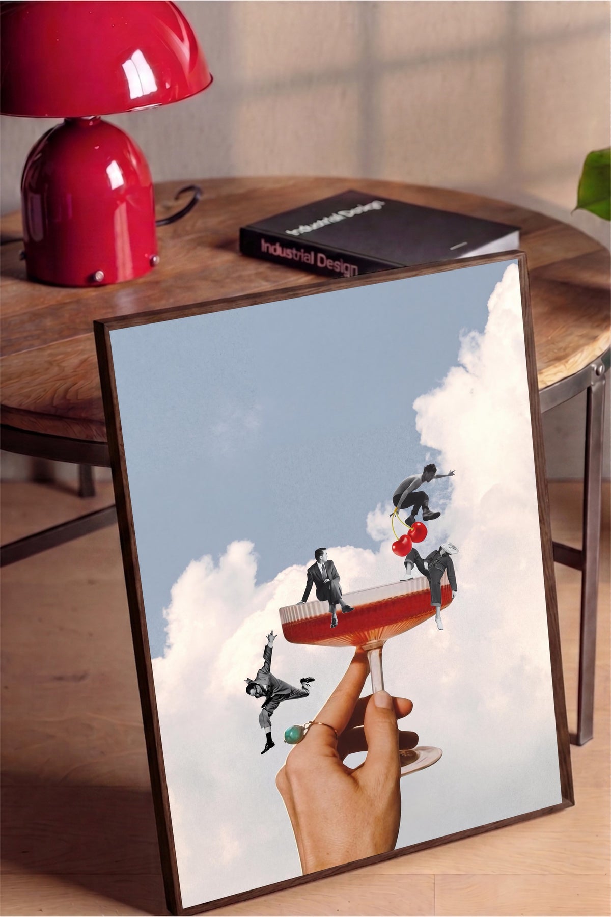 Fincan Üzerinde Dans Eden İnsanlar Poster – Kahverengi Çerçeveli Tablo