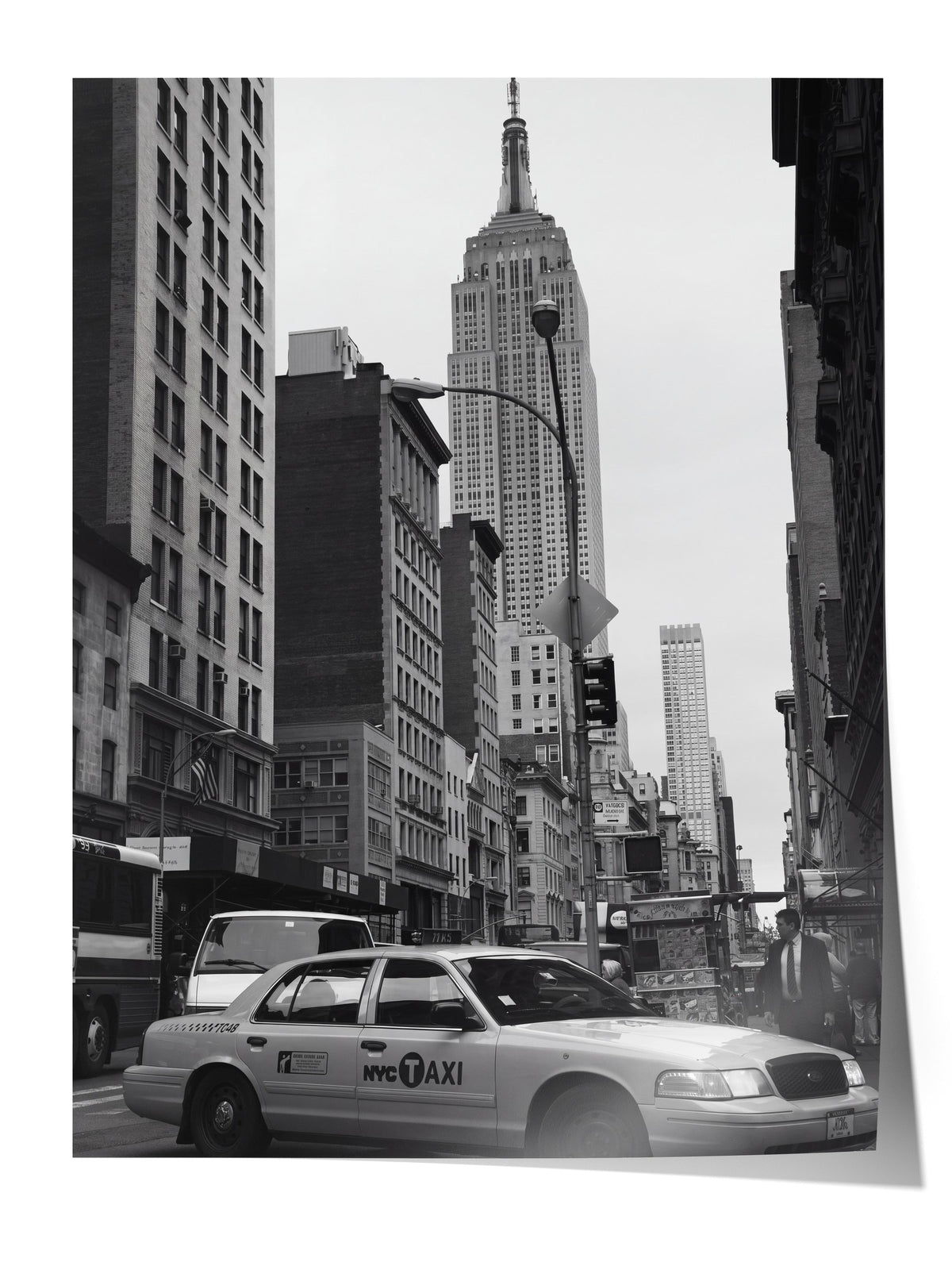 Empire State ve New York Sokakları Çerçevesiz Poster