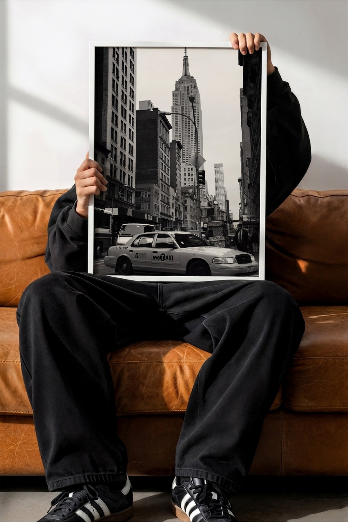 Empire State ve New York Sokakları Poster – Beyaz Çerçeveli Tablo